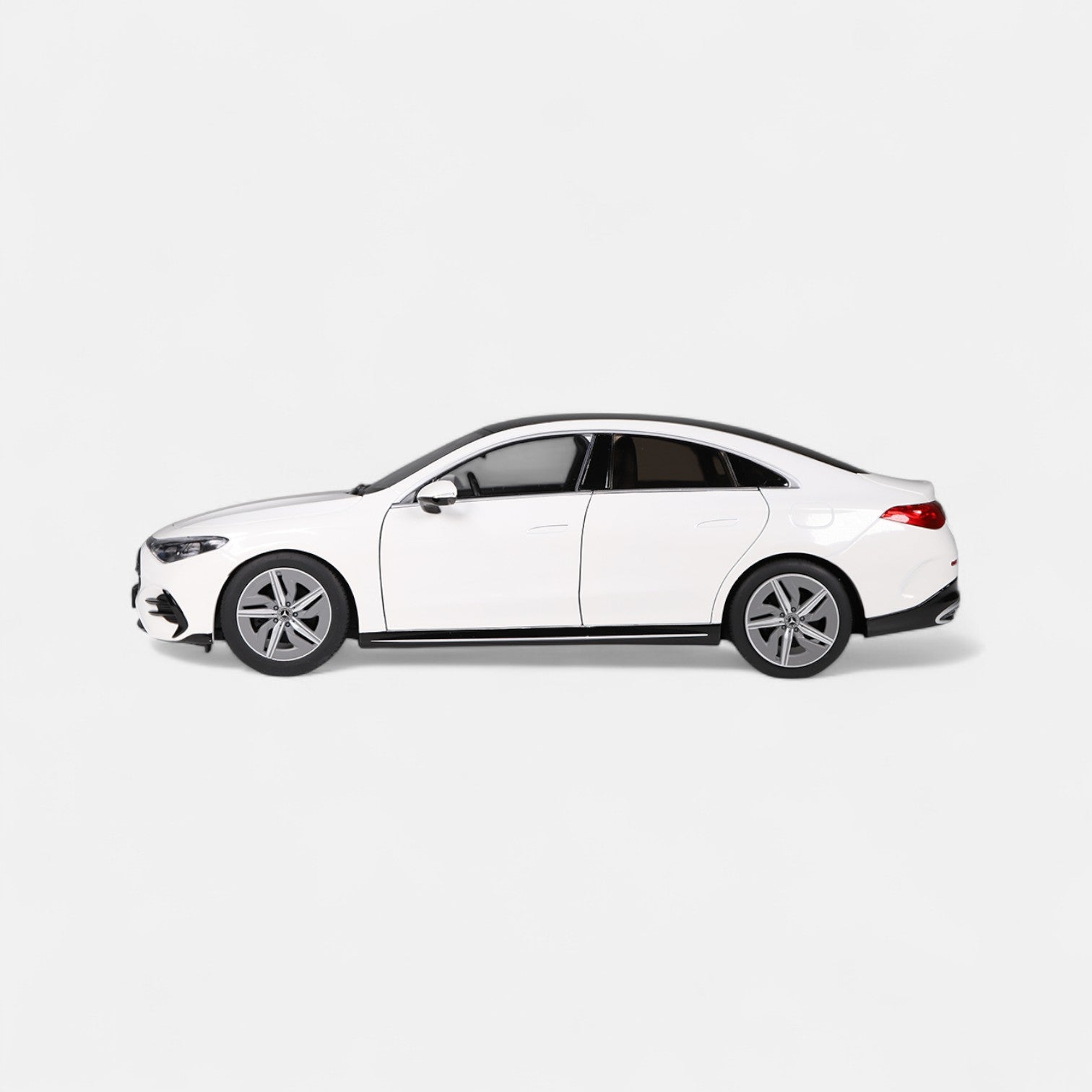 nzg-mercedes-benz-cla-coup-modellauto-polarwei-hybrid image 3