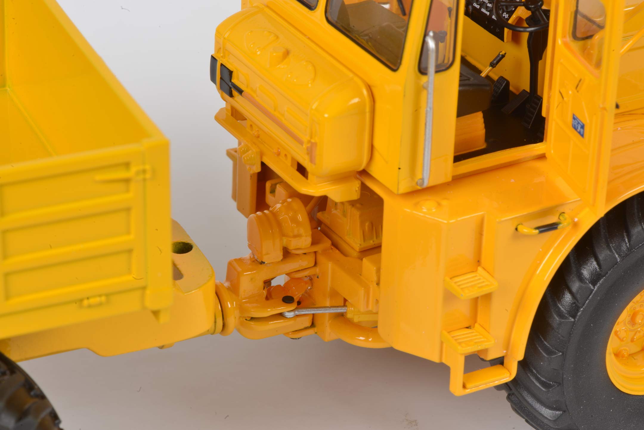 schuco-edition-kirovets-k-700-t-traktor-1-32-mit-anh-nger image 5