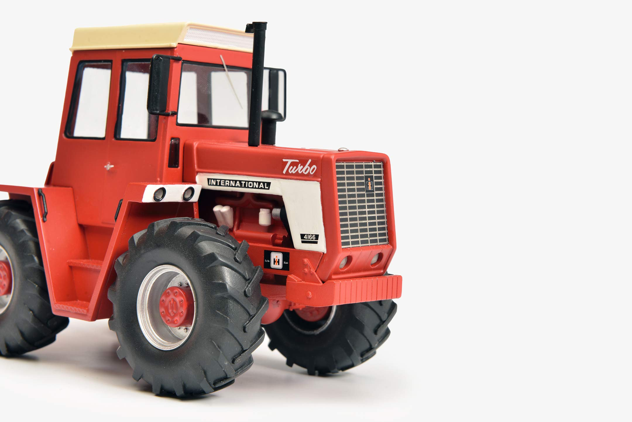 schuco-pro-r32-international-4166-traktor-1-32-rot-limitiert image 6