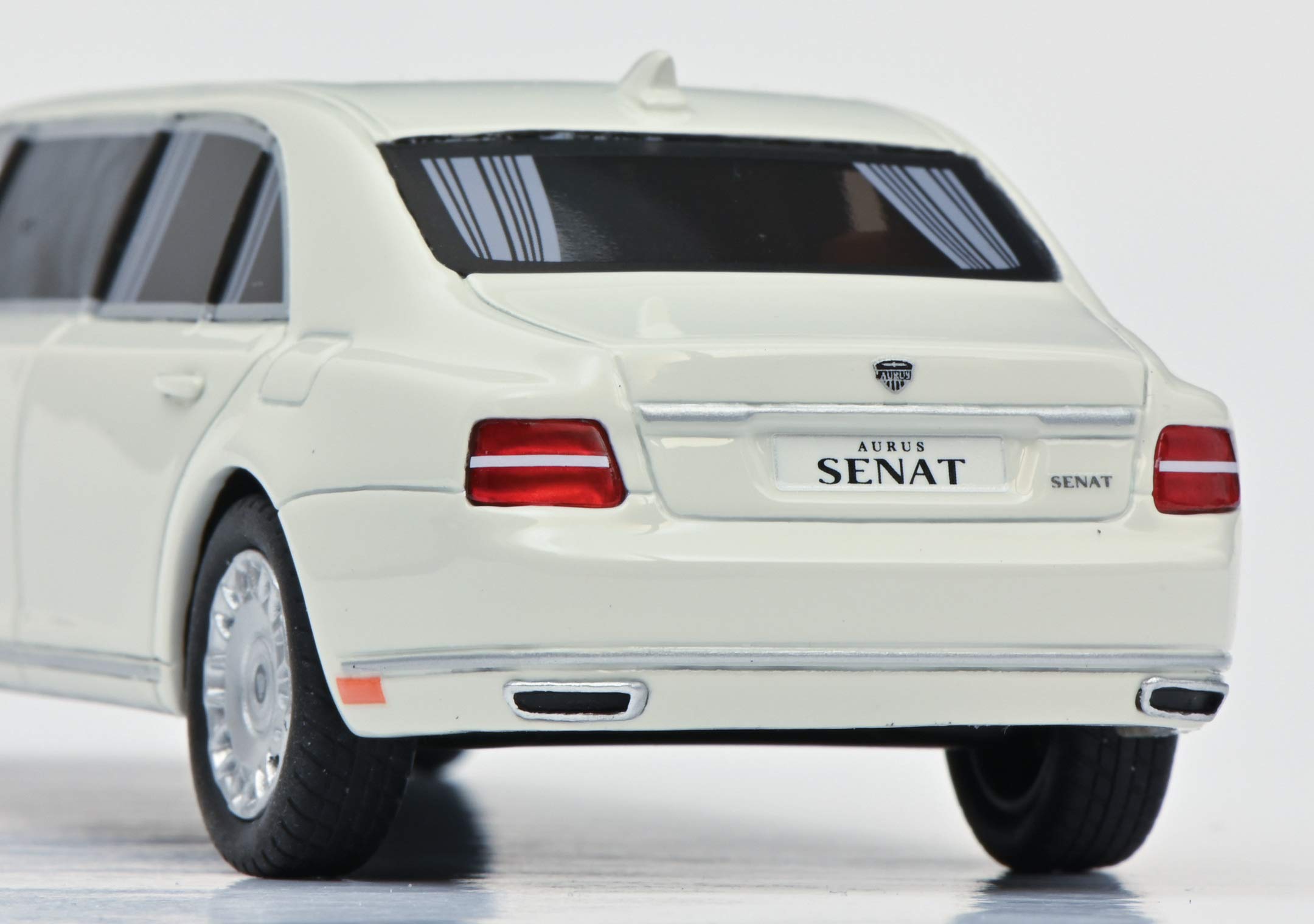 schuco-pro-r43-aurus-senat-modellauto-1-43-wei-resin-limitiert image 4