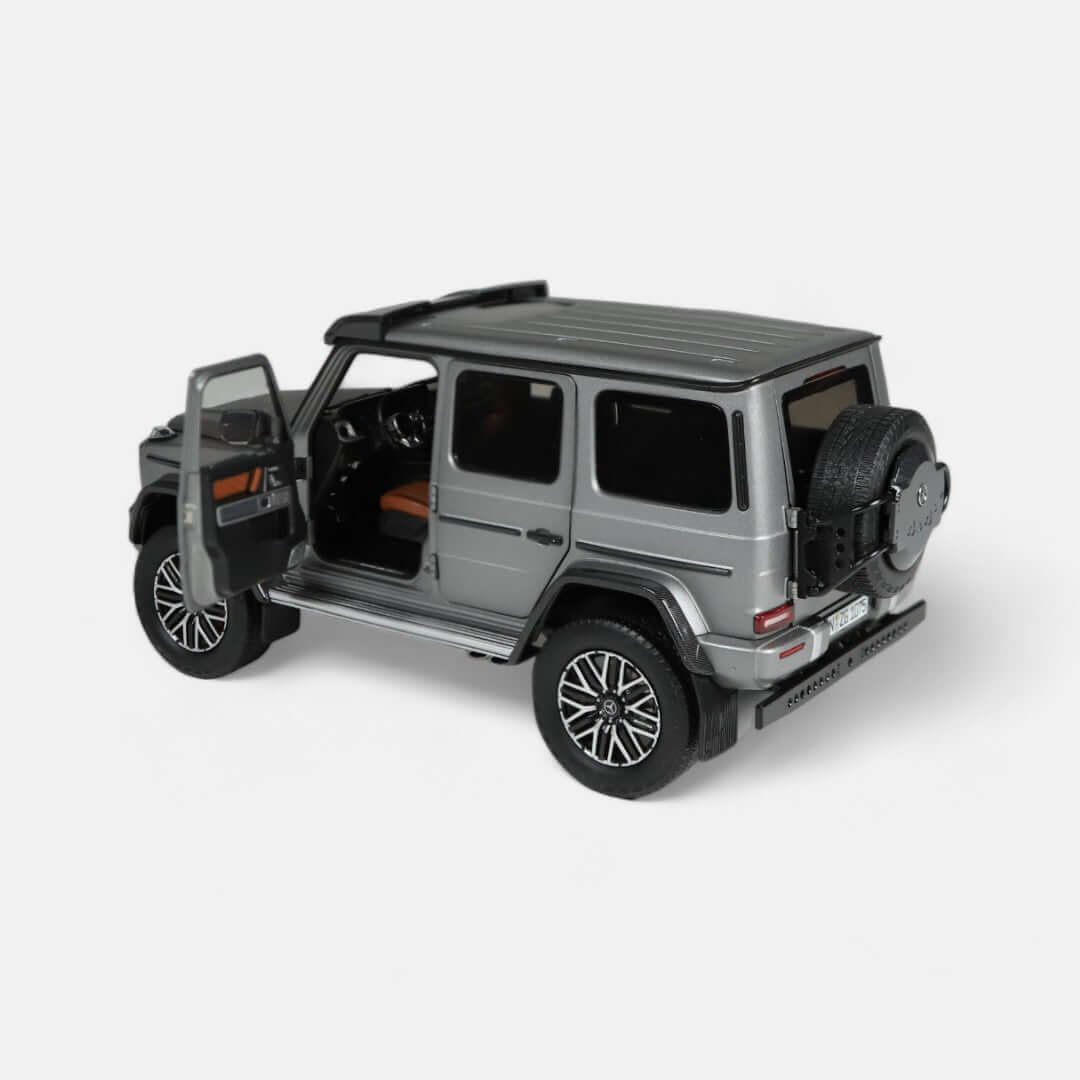 nzg-mercedes-amg-g-63-4x4-modellauto-1-18-platin-magno image 3