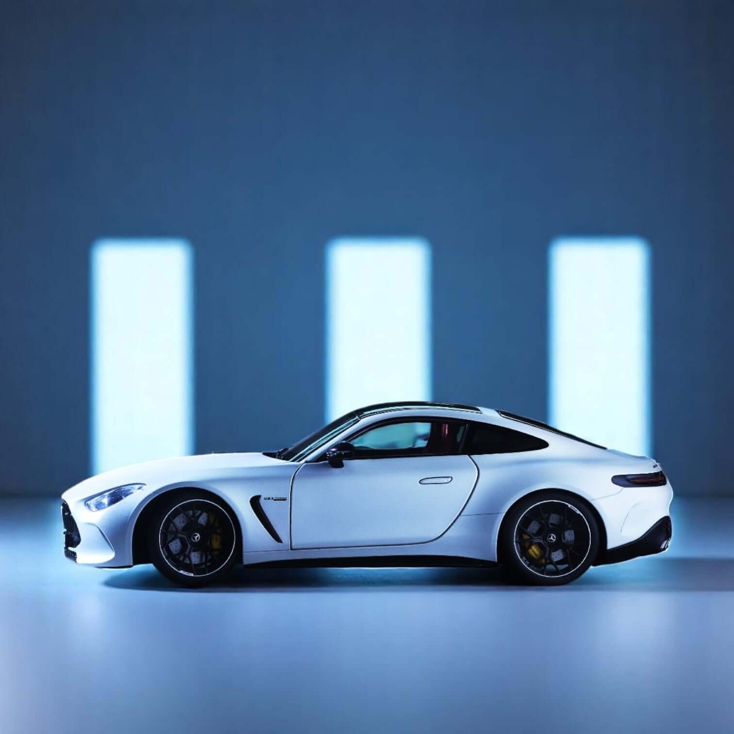 nzg-mercedes-amg-gt-63-automodell-1-18-opalithwei image 1