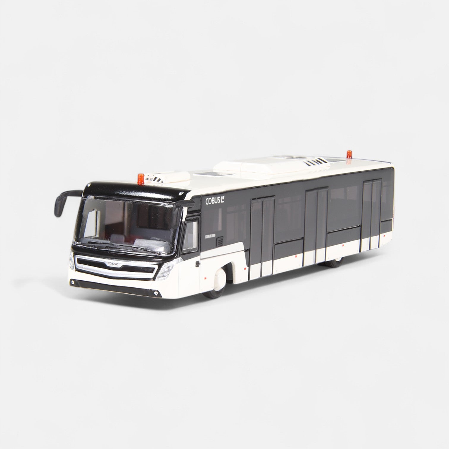 nzg-cobus-3002-flughafenbus-modell-1-87-wei image 2