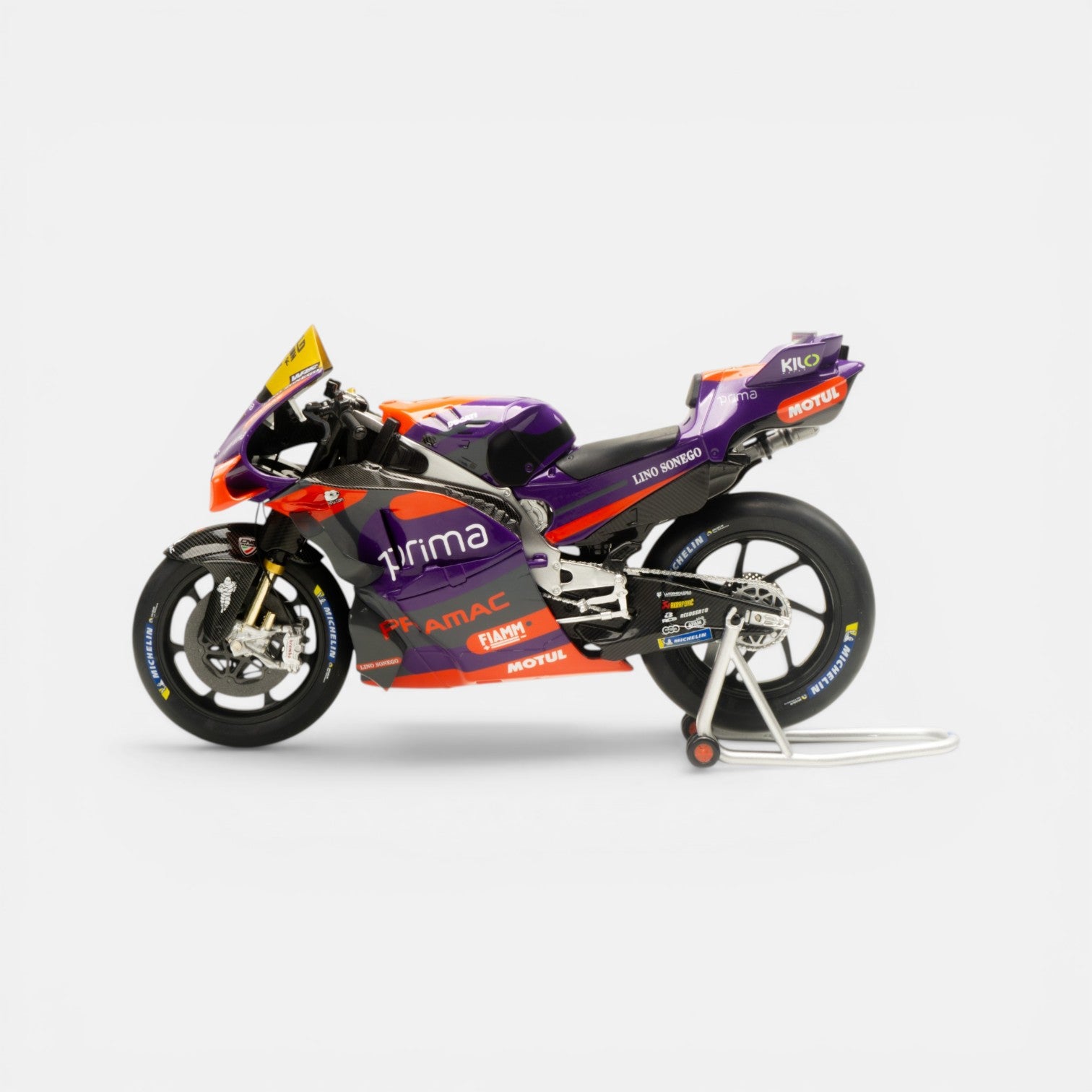 nzg-pramac-ducati-gp24-fim-awards-1-modellmotorrad-1-12 image 2