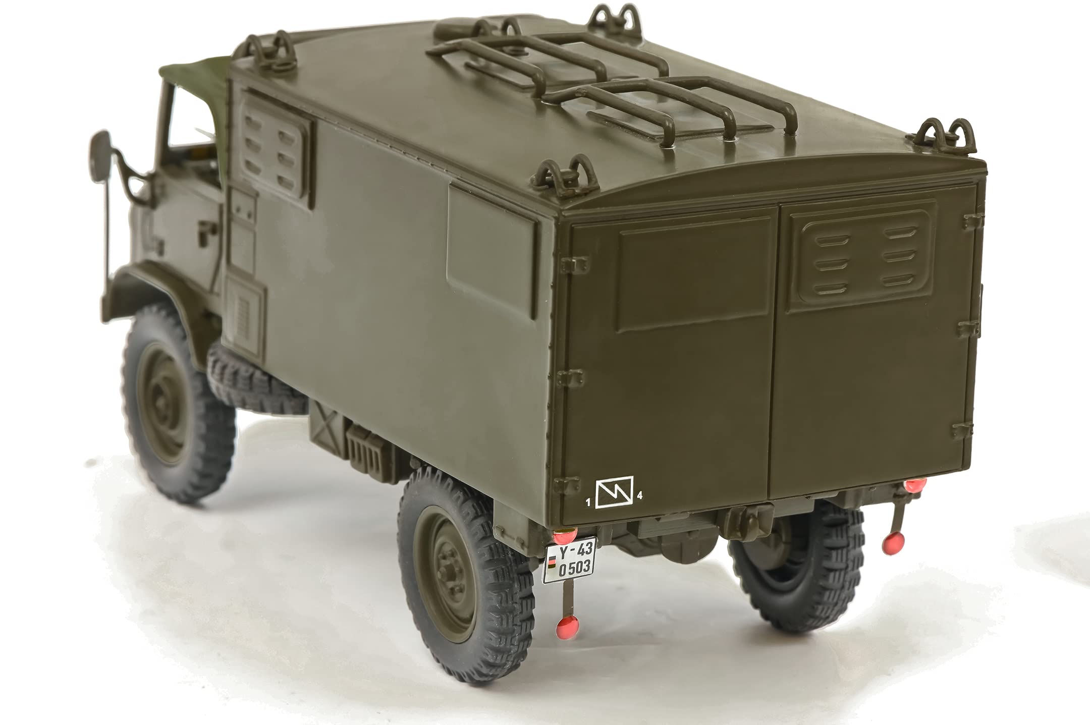 schuco-unimog-404-s-koffer-modellauto-1-35-oliv-limited-edition-500 image 7