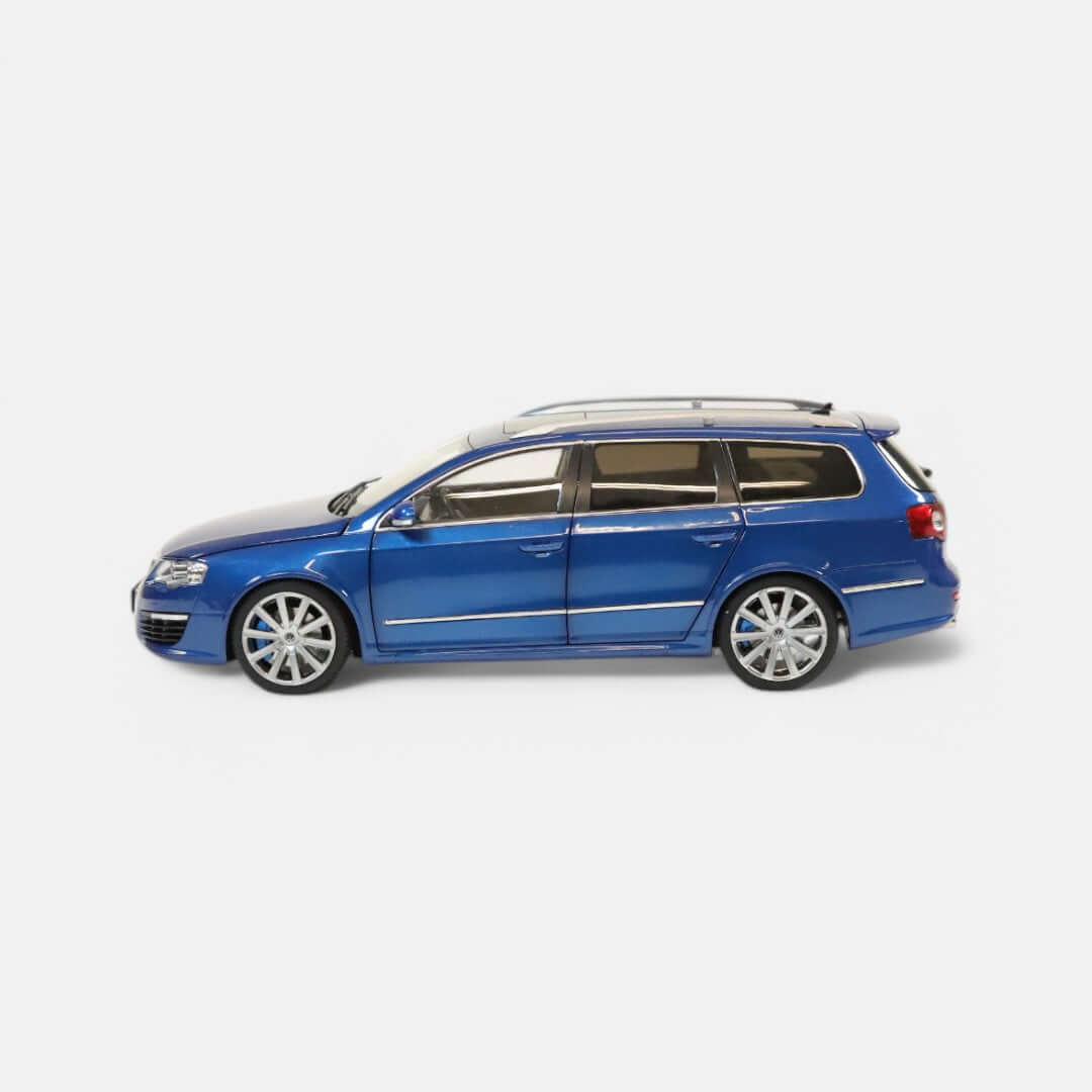 nzg-cars-volkswagen-passat-r36-modellauto-1-18-biscaya-blau image 3