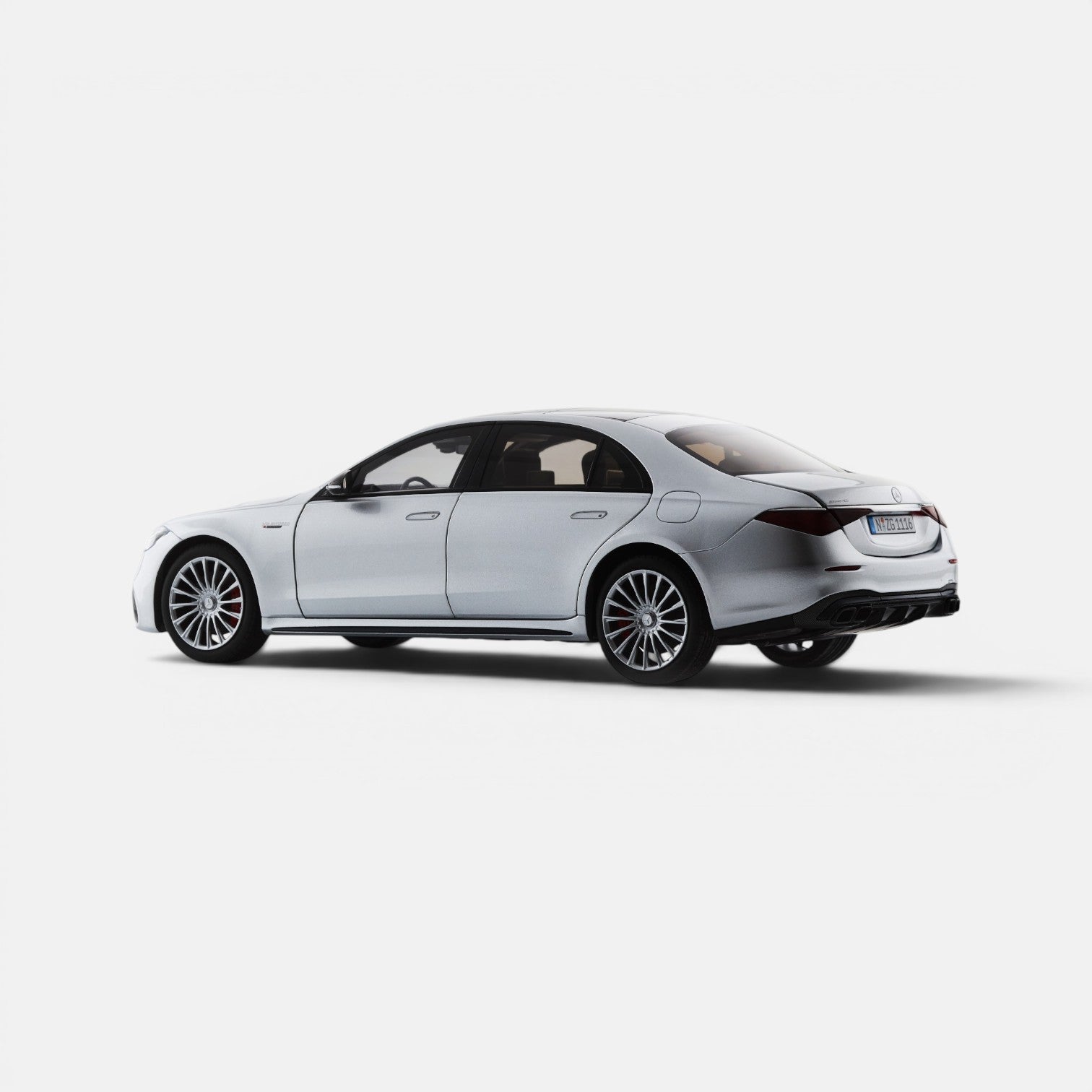 nzg-mercedes-amg-s-63-e-performance-modellauto-1-18-silber image 3