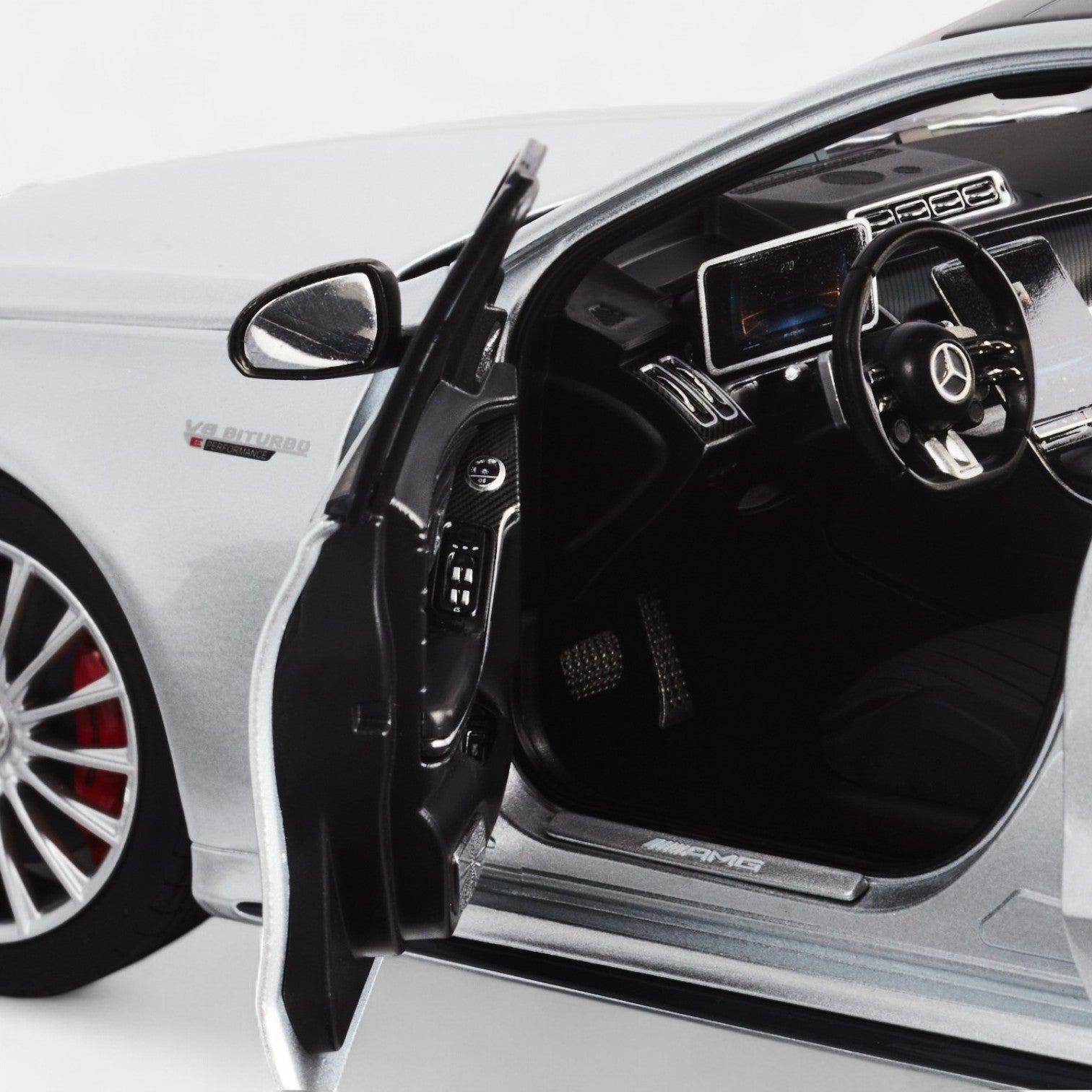 nzg-mercedes-amg-s-63-e-performance-modellauto-1-18-silber image 4