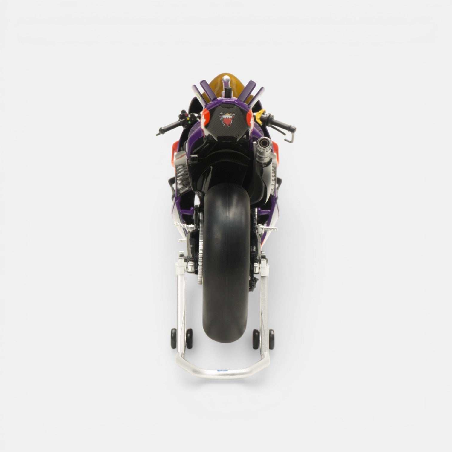 nzg-pramac-ducati-gp24-fim-awards-1-modellmotorrad-1-12 image 4
