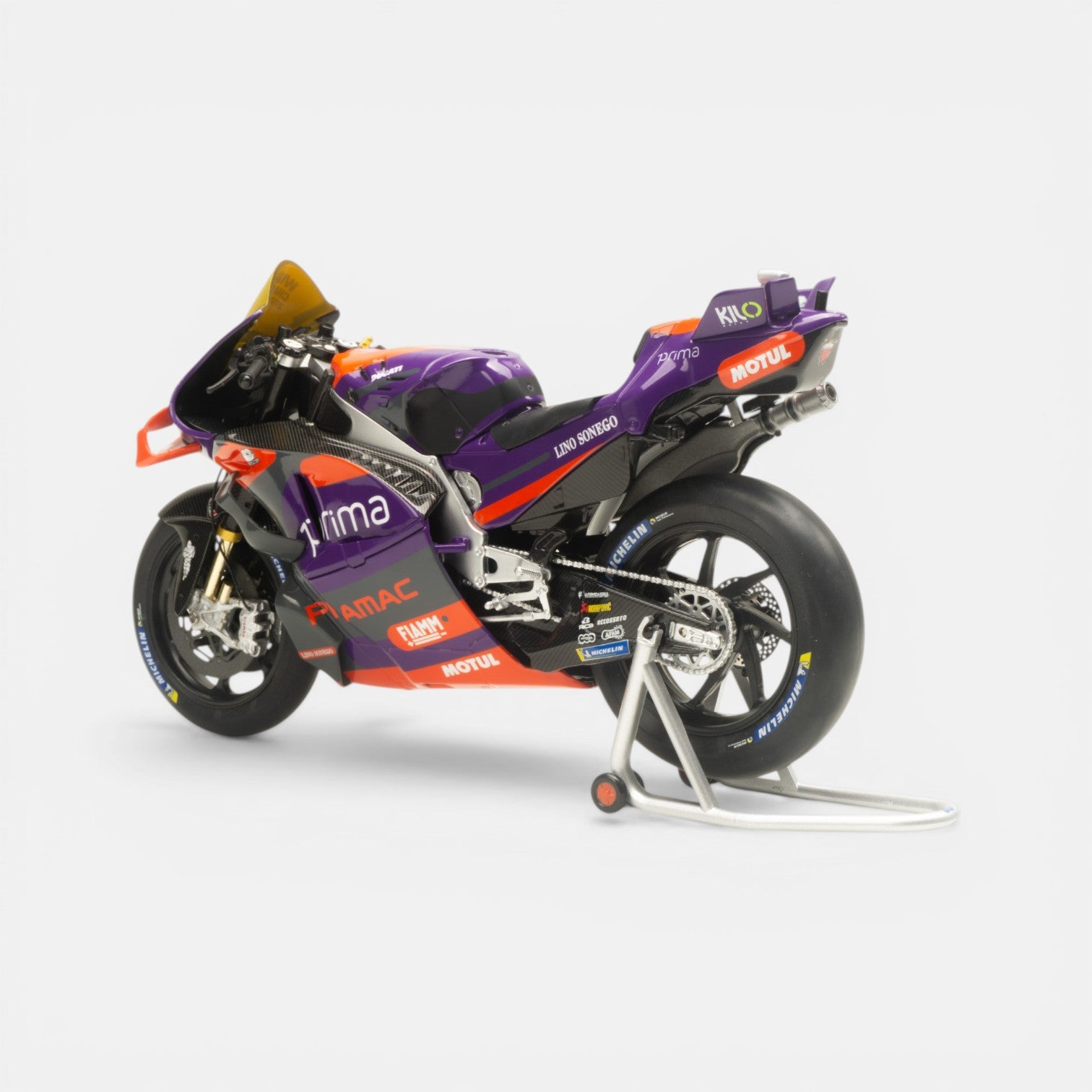 nzg-pramac-ducati-gp24-fim-awards-1-modellmotorrad-1-12 image 3