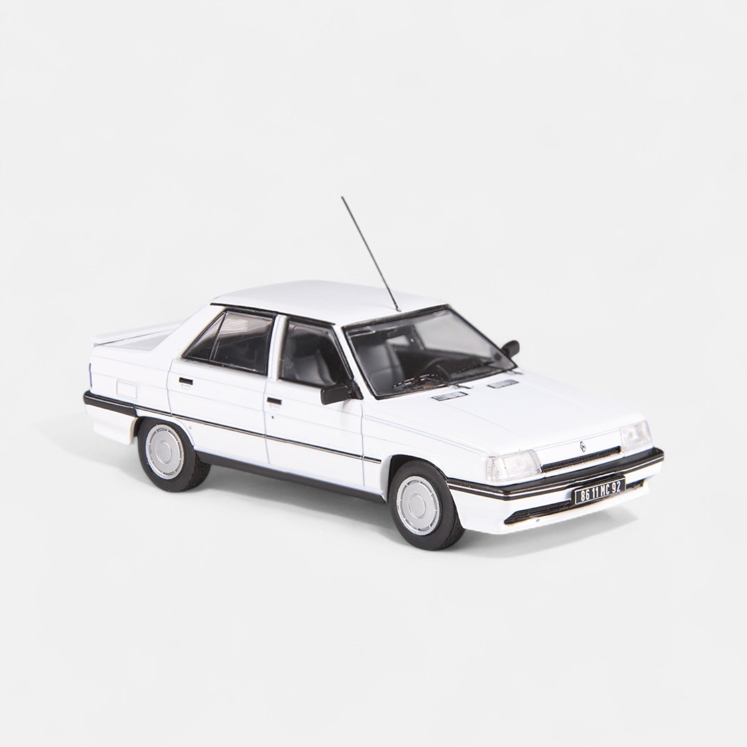 nzg-cars-renault-9-gtl-modellauto-weiss-1-43-limitiert image 3