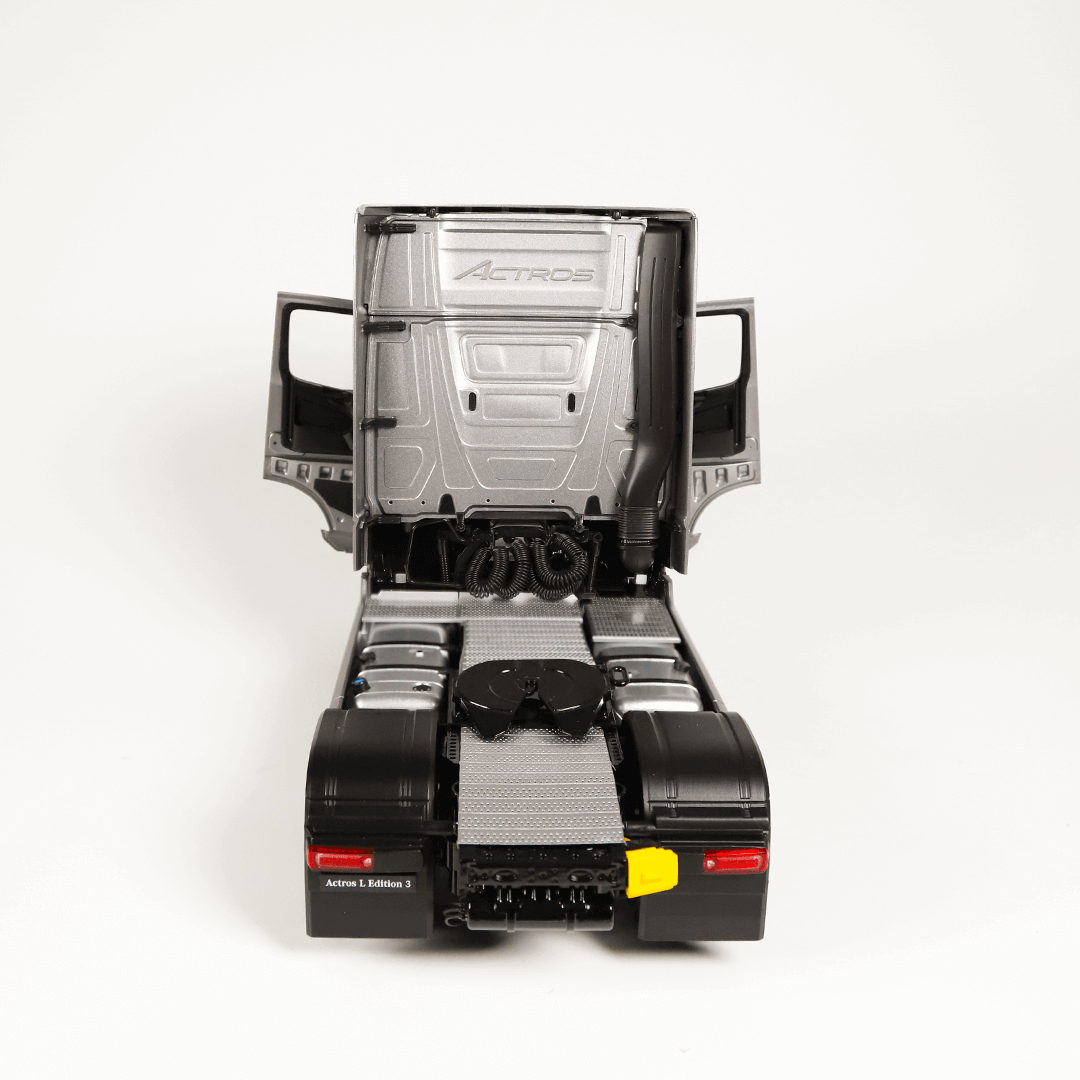 nzg-mercedes-actros-gigaspace-edition-3-truck-1-18 image 4