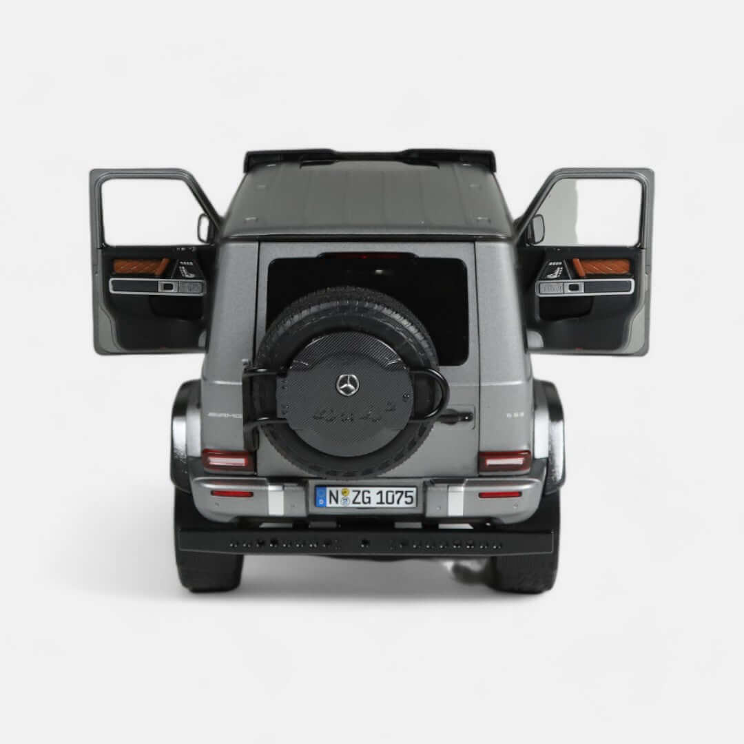 nzg-mercedes-amg-g-63-4x4-modellauto-1-18-platin-magno image 4