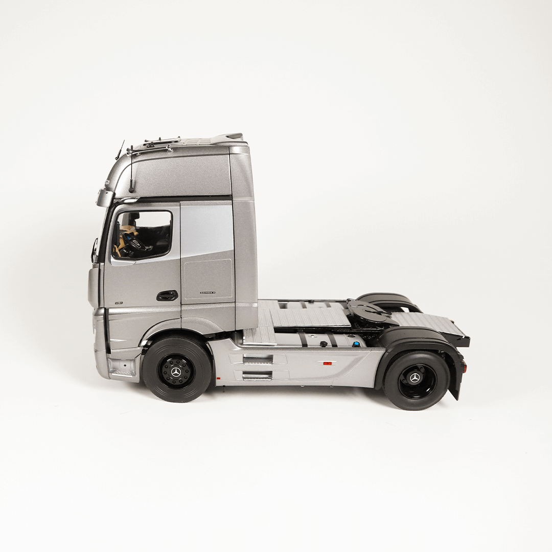 nzg-mercedes-actros-gigaspace-edition-3-truck-1-18 image 3
