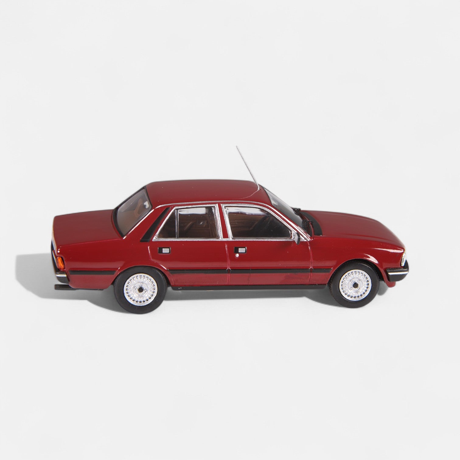 nzg-cars-peugeot-505-srd-turbo-modellauto-1-43-bordeaux image 4