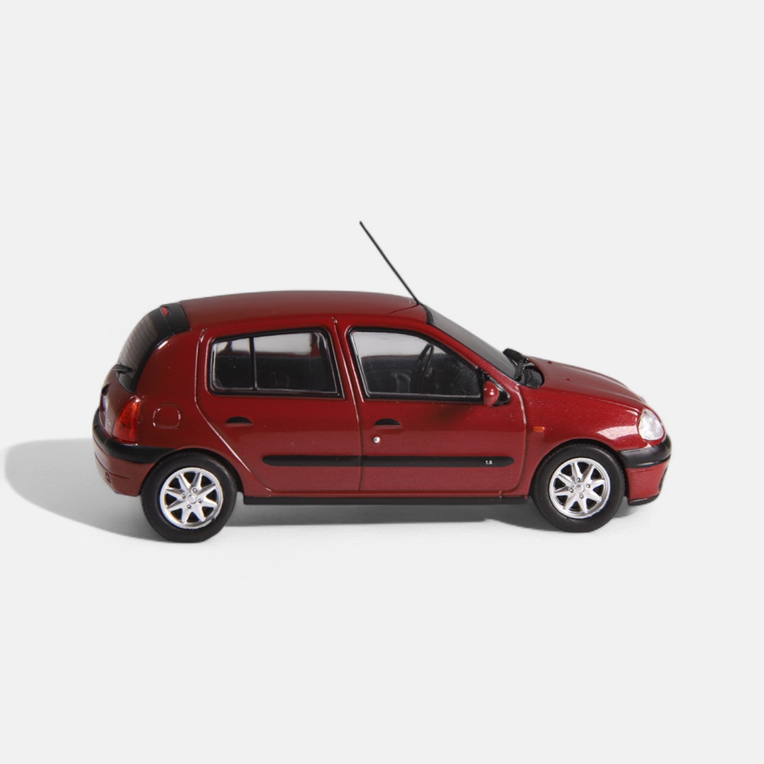 nzg-renault-clio-ii-phase-1-modellauto-rot-metallic-limitiert image 4
