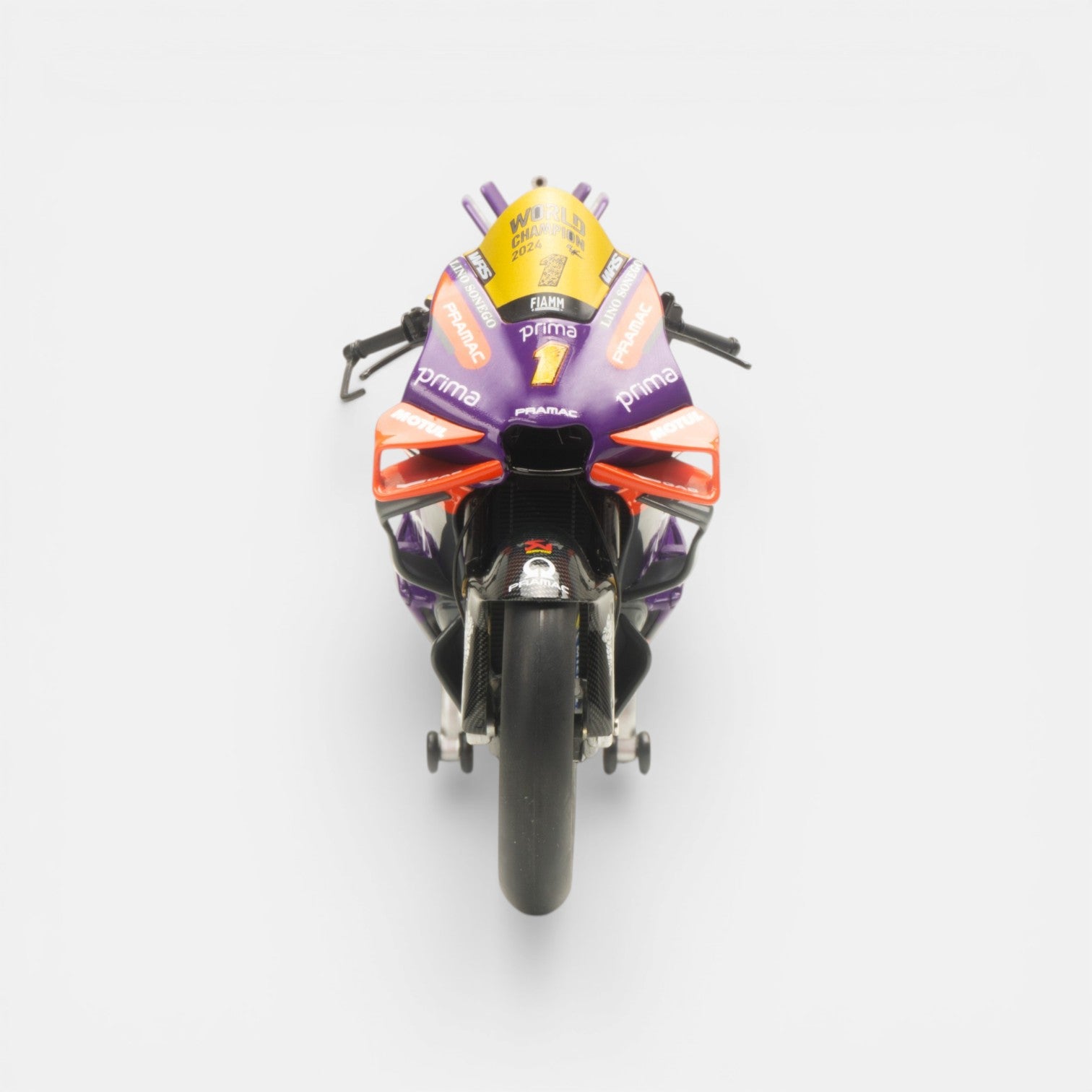 nzg-pramac-ducati-gp24-fim-awards-1-modellmotorrad-1-12 image 7
