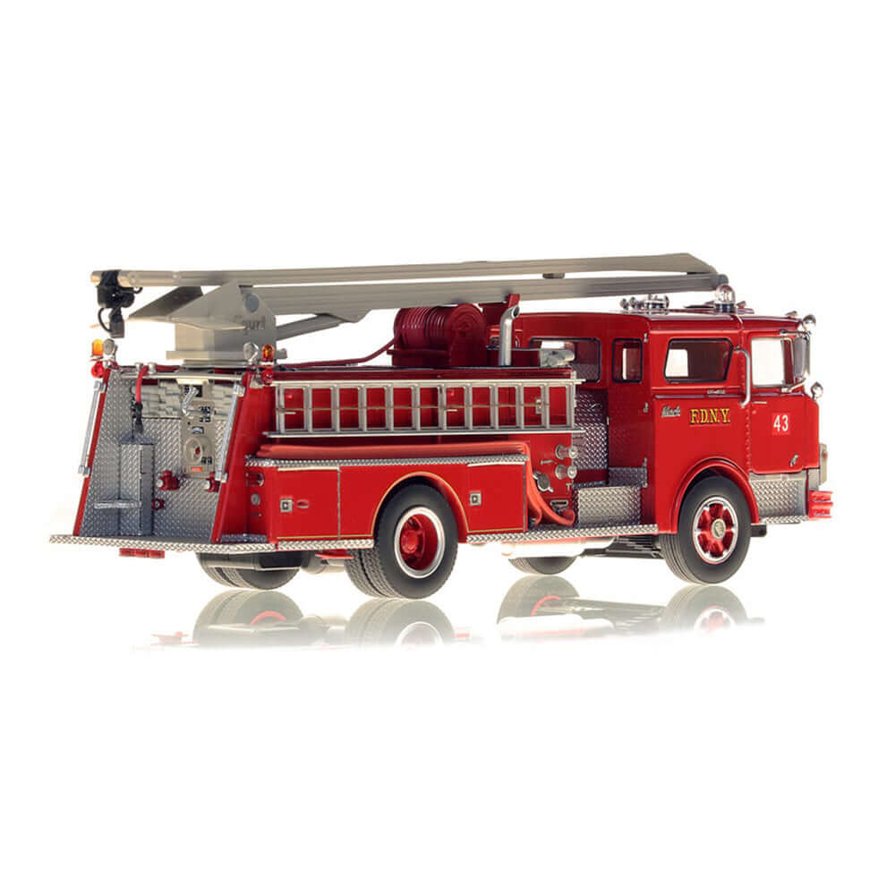 nzg-mack-cf-squrt-feuerwehr-engine-43-modell-1-50 image 4