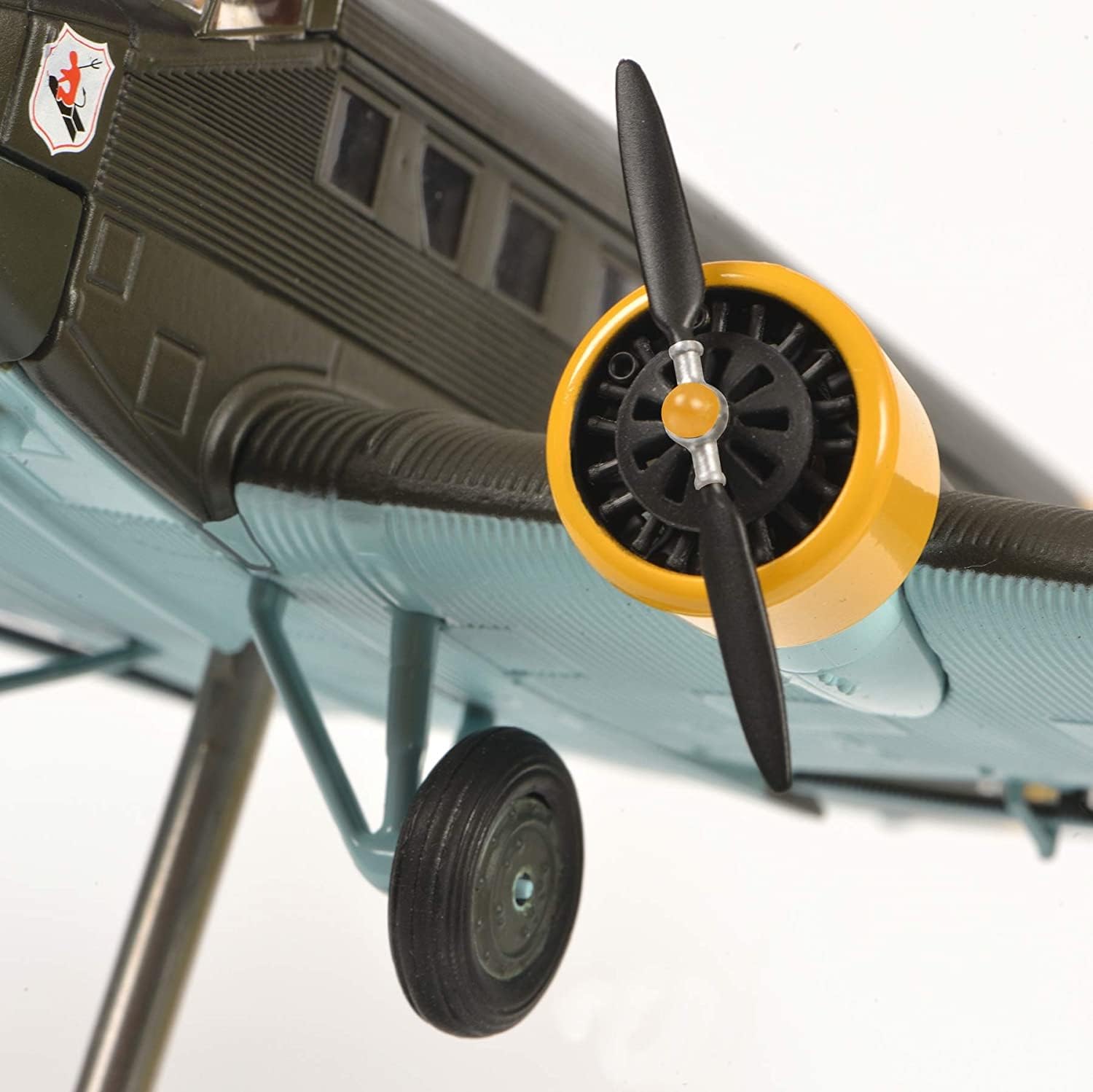 schuco-edition-junkers-ju-52-3m-modellflugzeug-1-72-oliv image 5