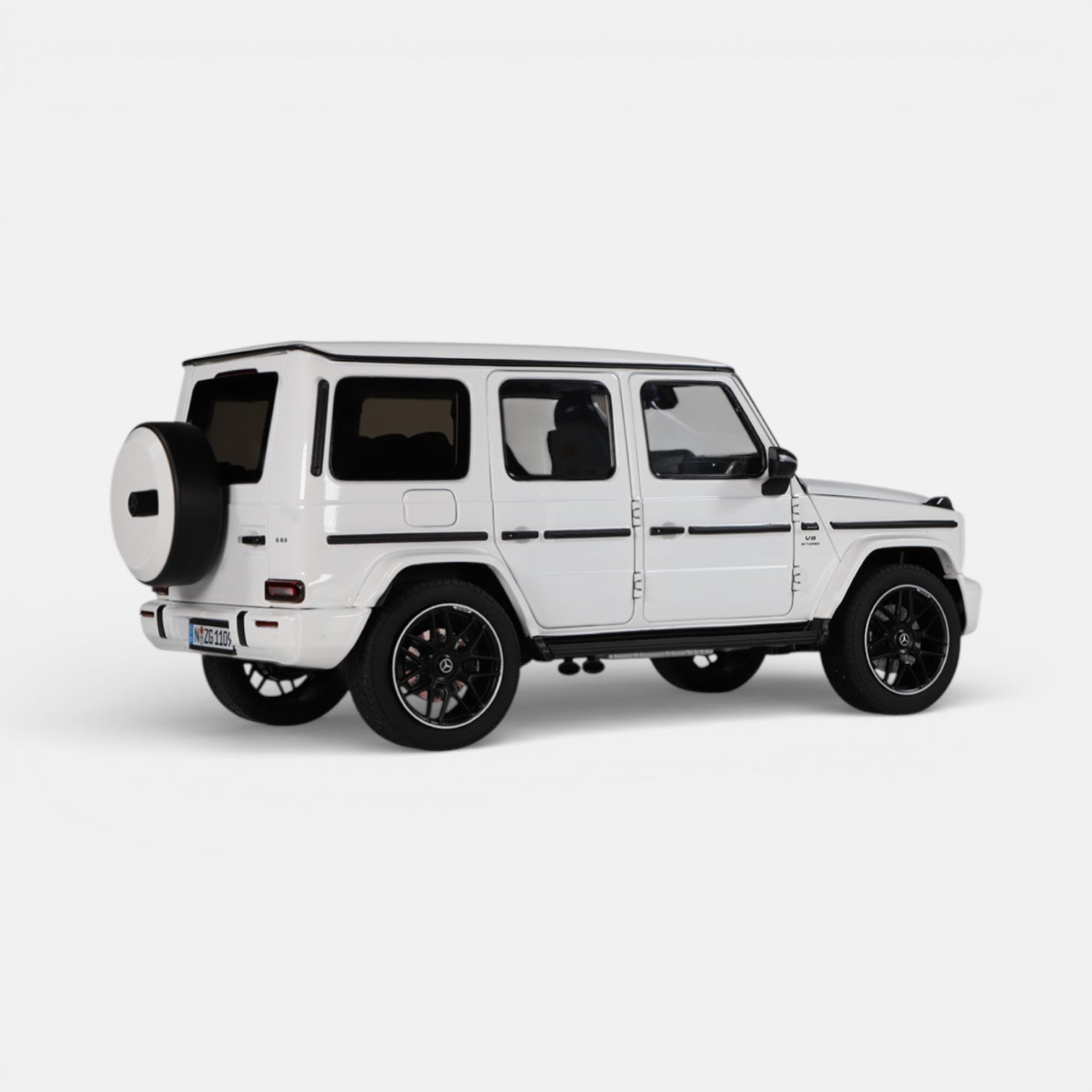 nzg-mercedes-amg-g-63-4x4-modellauto-1-18-polarwhite image 5