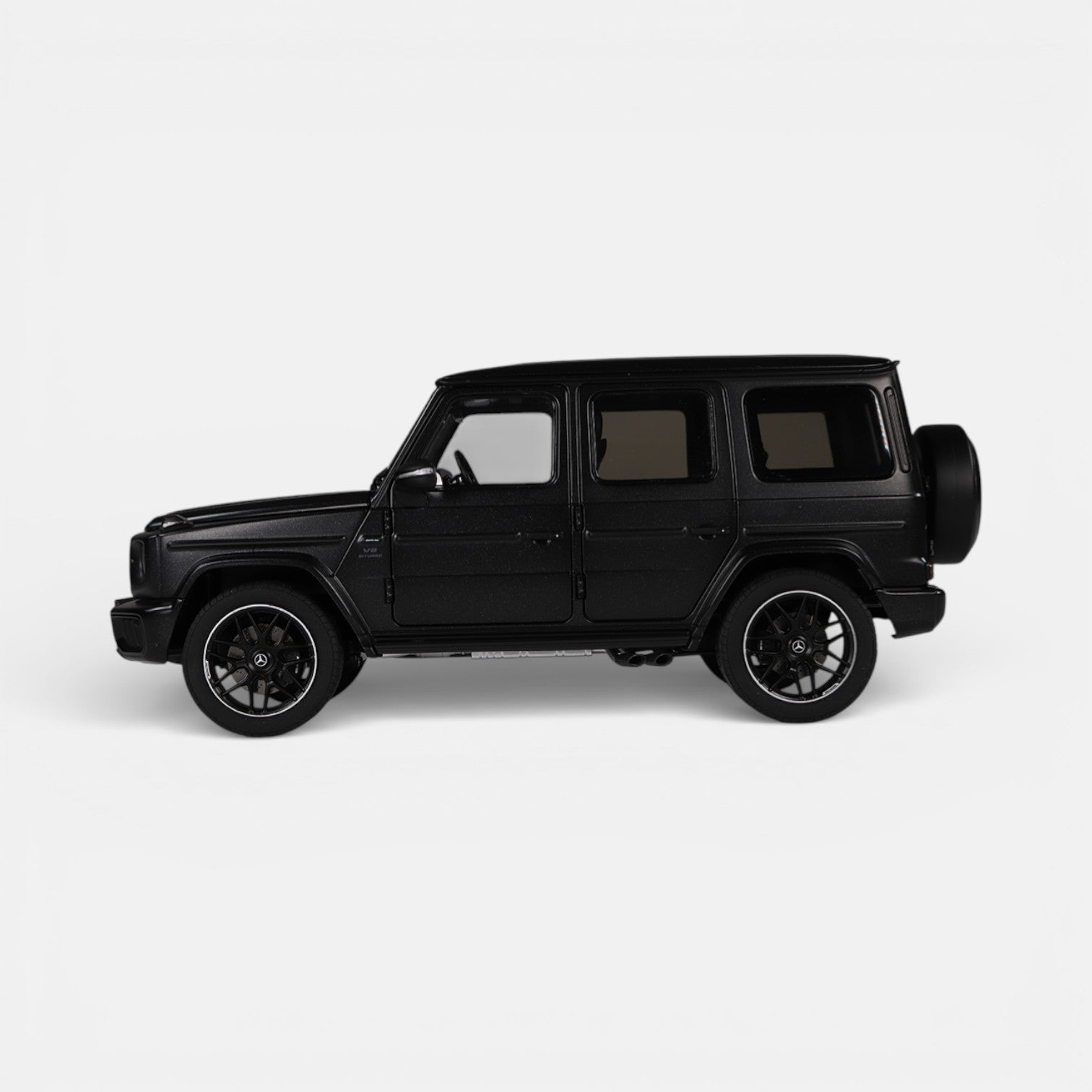 nzg-mercedes-amg-g-63-4x4-modellauto-1-18-polarwhite image 7