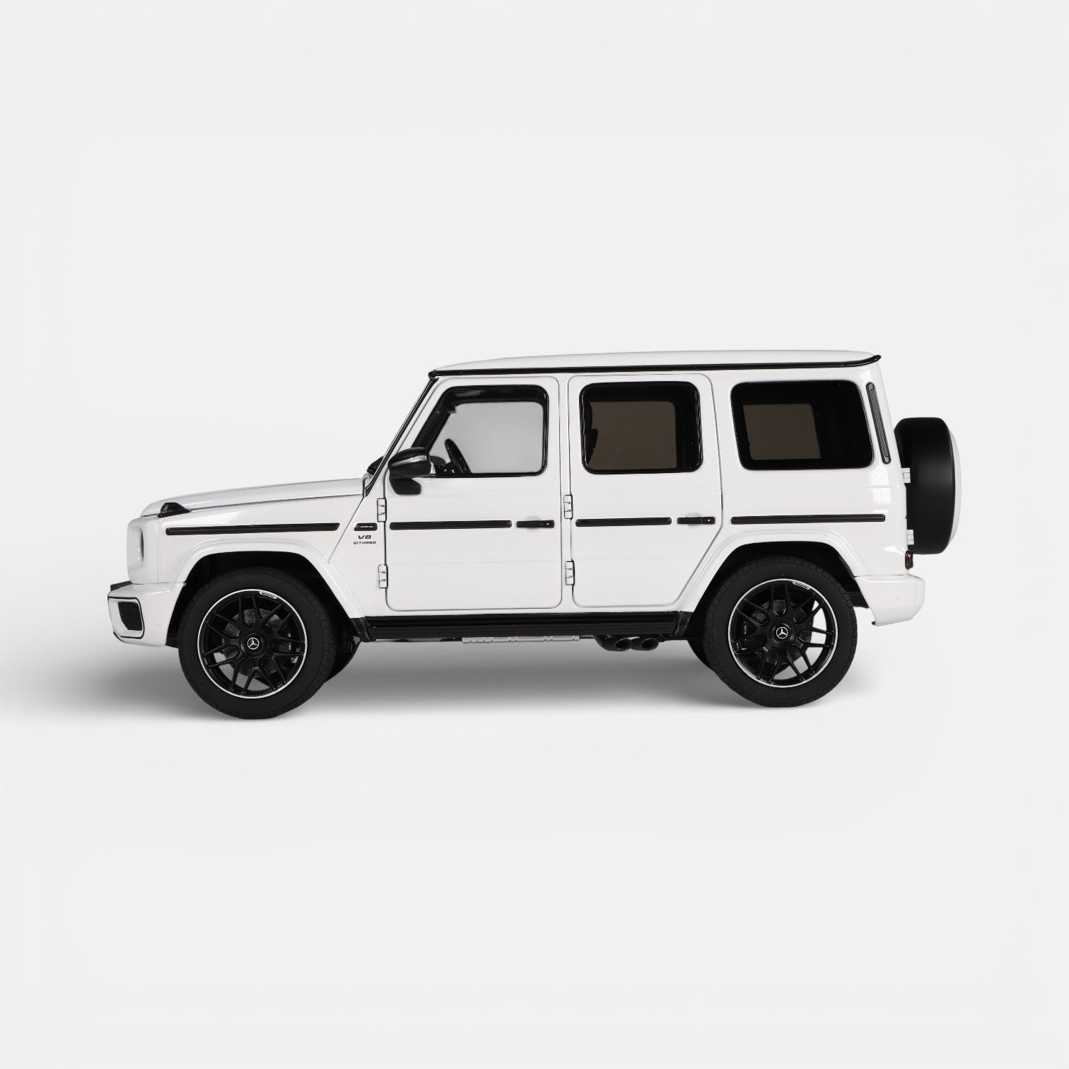 nzg-mercedes-amg-g-63-4x4-modellauto-1-18-polarwhite image 3