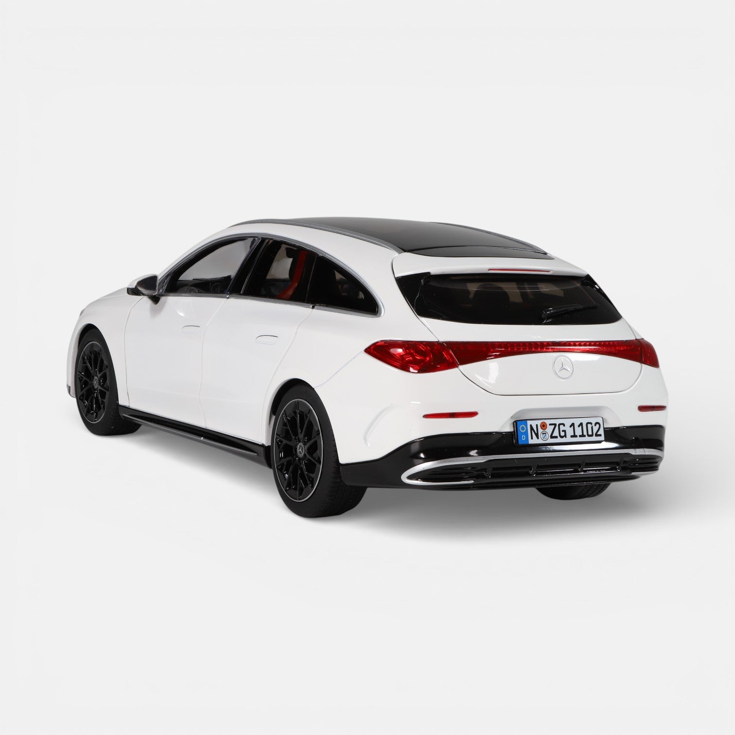nzg-mercedes-cla-shooting-brake-modellauto-1-18-eq-kombi image 2