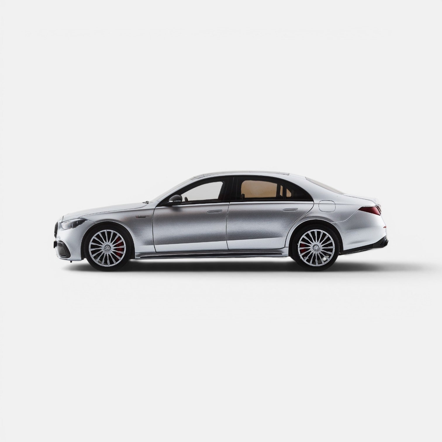 nzg-mercedes-amg-s-63-e-performance-modellauto-1-18-silber image 2