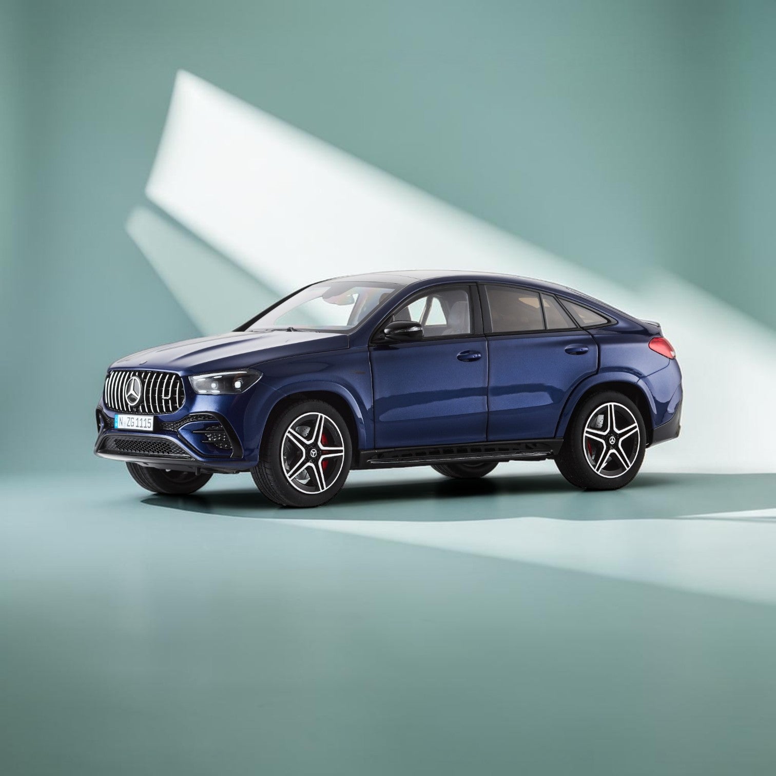 nzg-mercedes-amg-gle-53e-coup-suv-modellauto-1-18-gr-n image 7