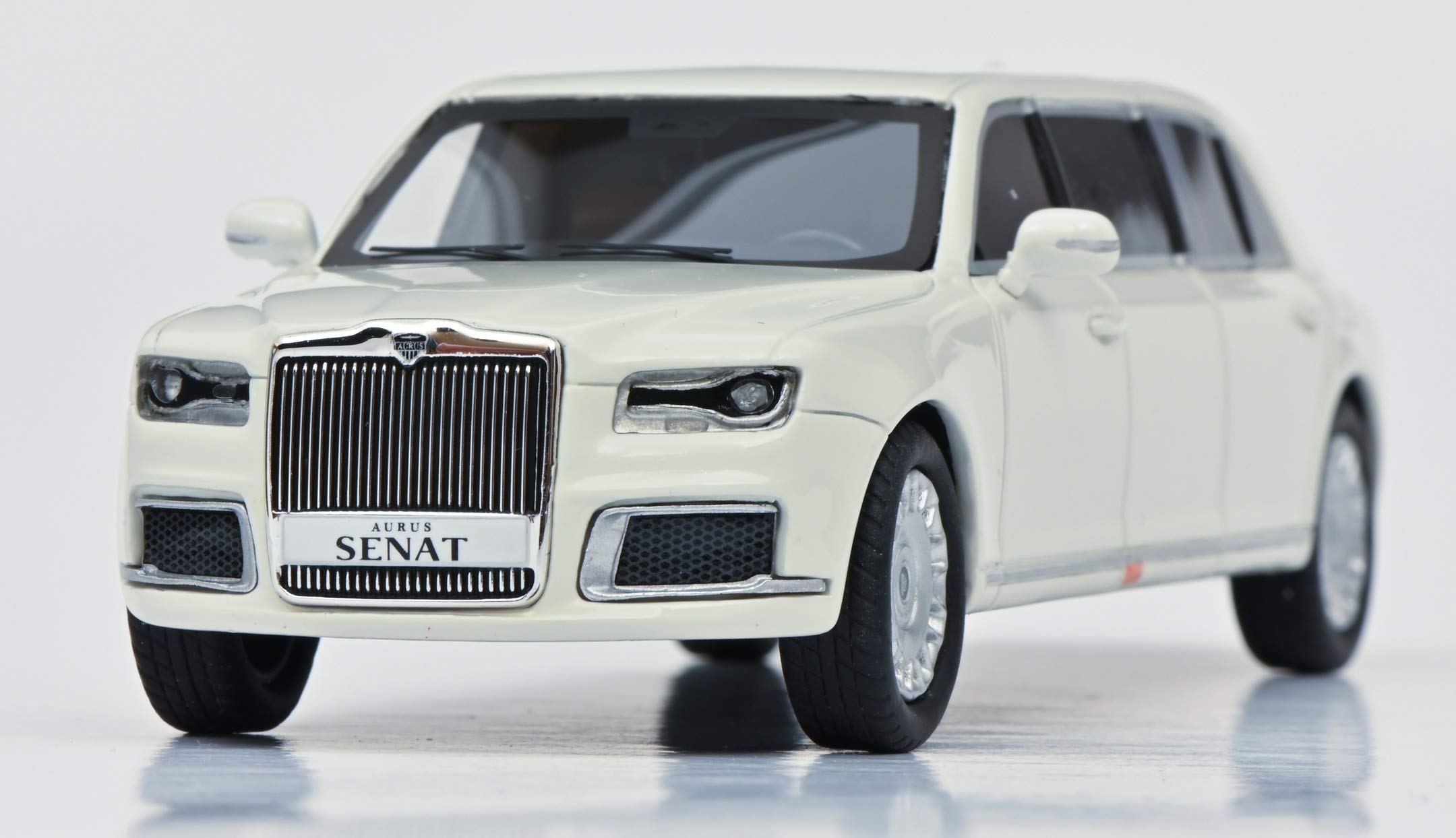 schuco-pro-r43-aurus-senat-modellauto-1-43-wei-resin-limitiert image 3