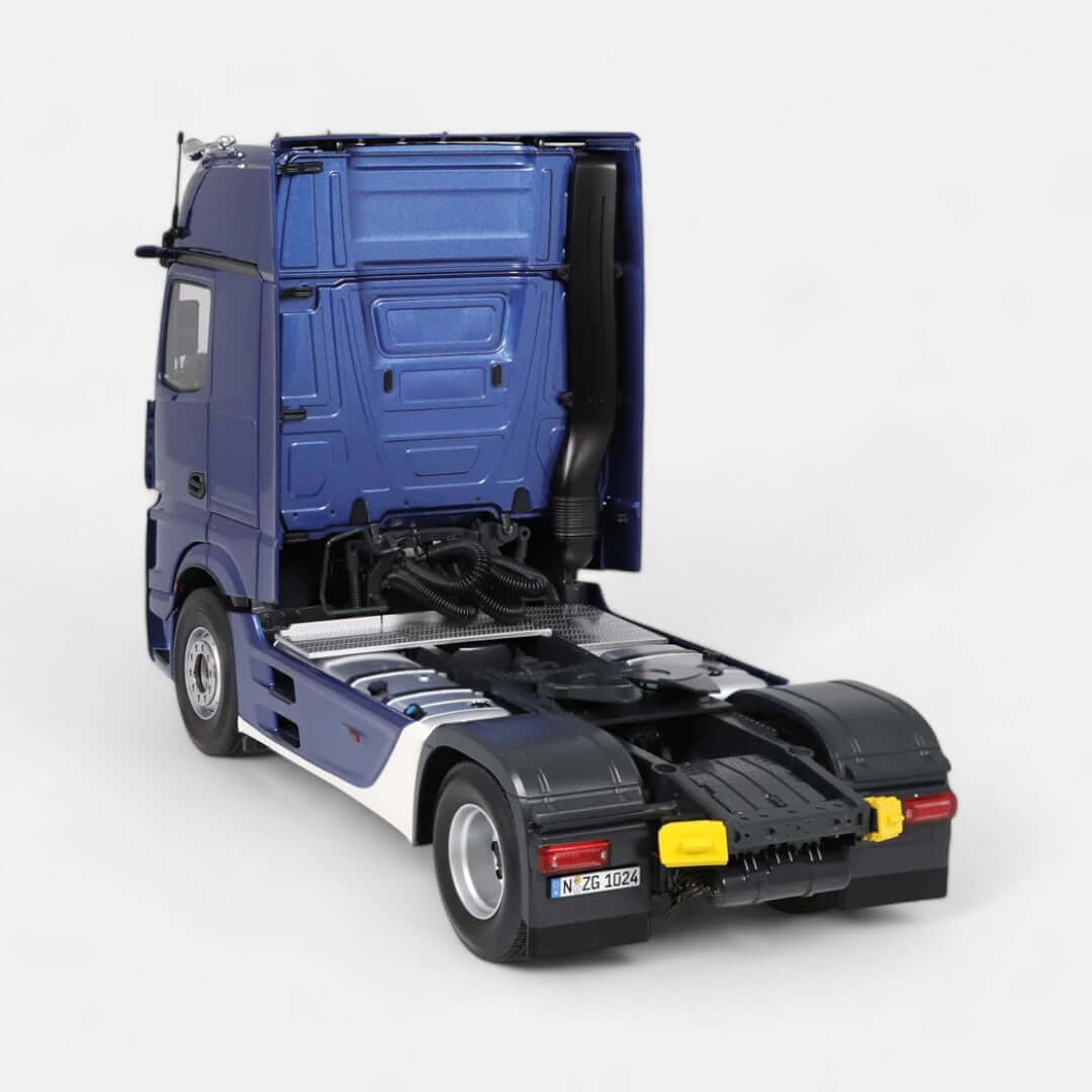 nzg-mercedes-actros-gigaspace-4x2-truck-1-18-blau image 3