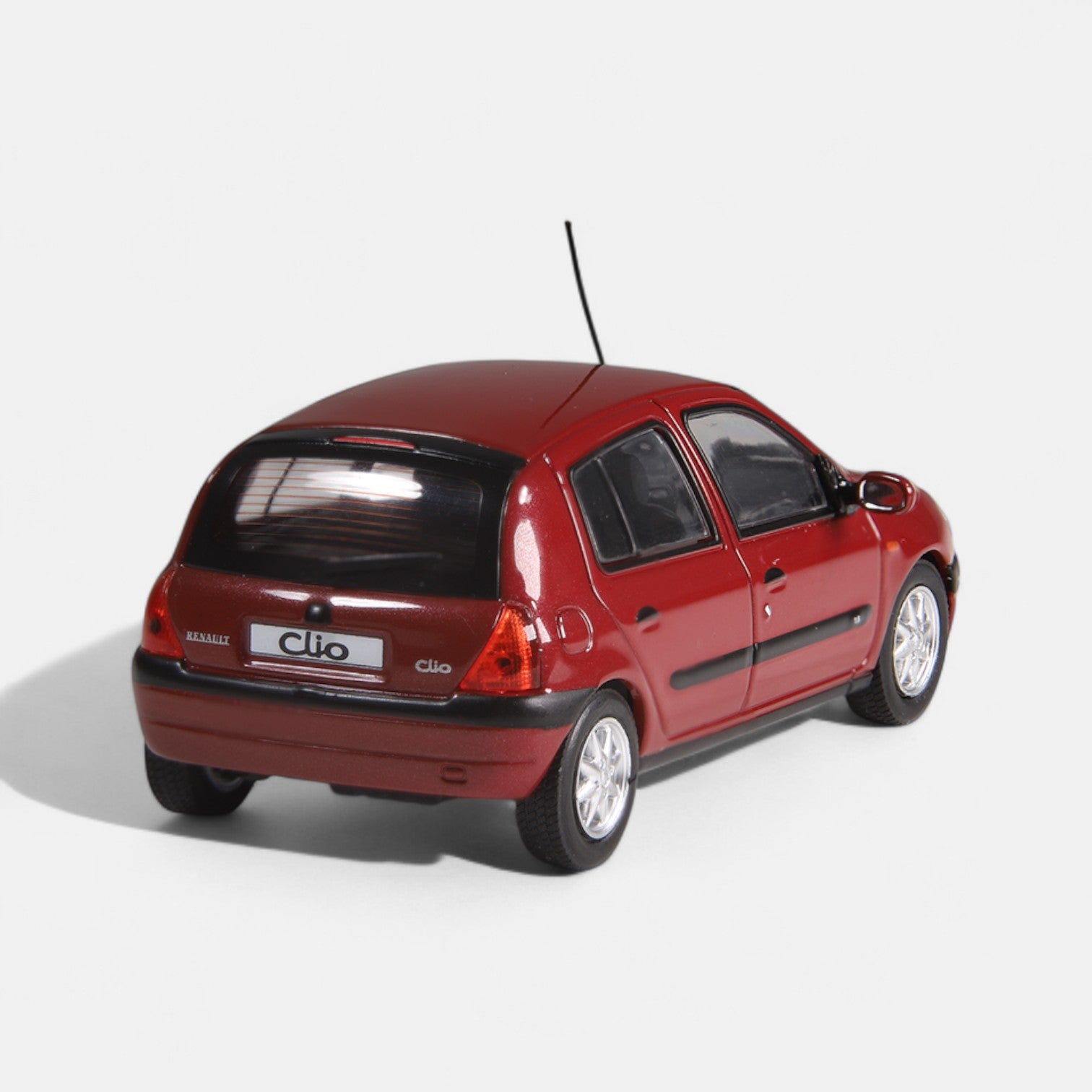 nzg-renault-clio-ii-phase-1-modellauto-rot-metallic-limitiert image 3