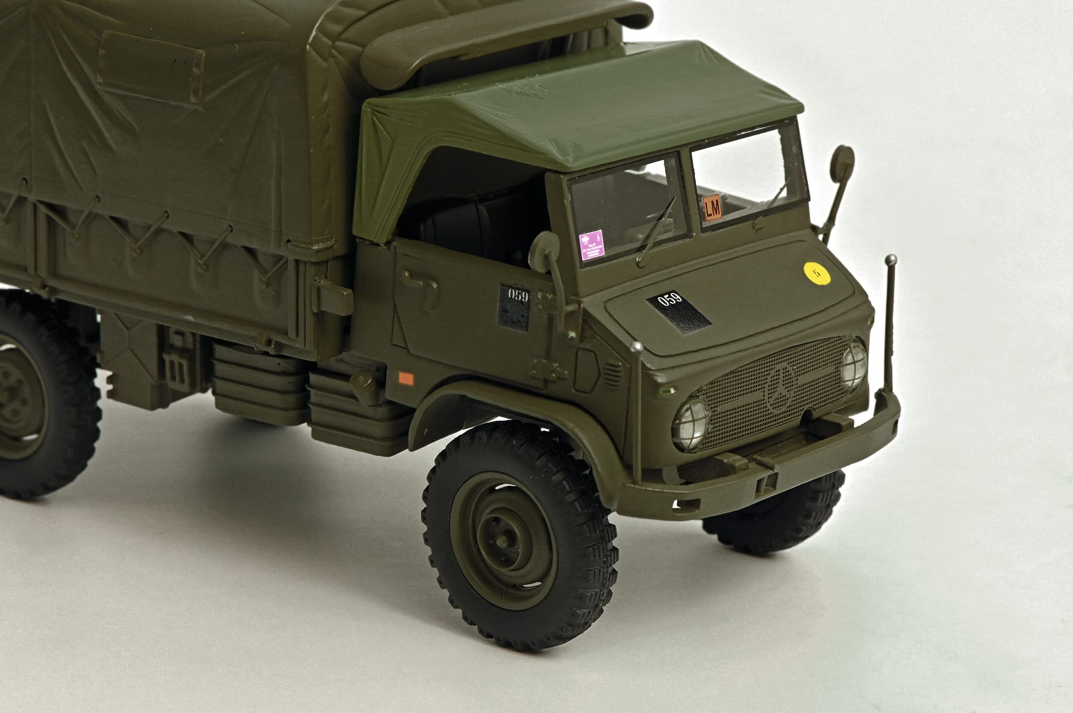 schuco-pro-r35-unimog-404-s-pritsche-plane-modellauto-1-35-oliv image 5
