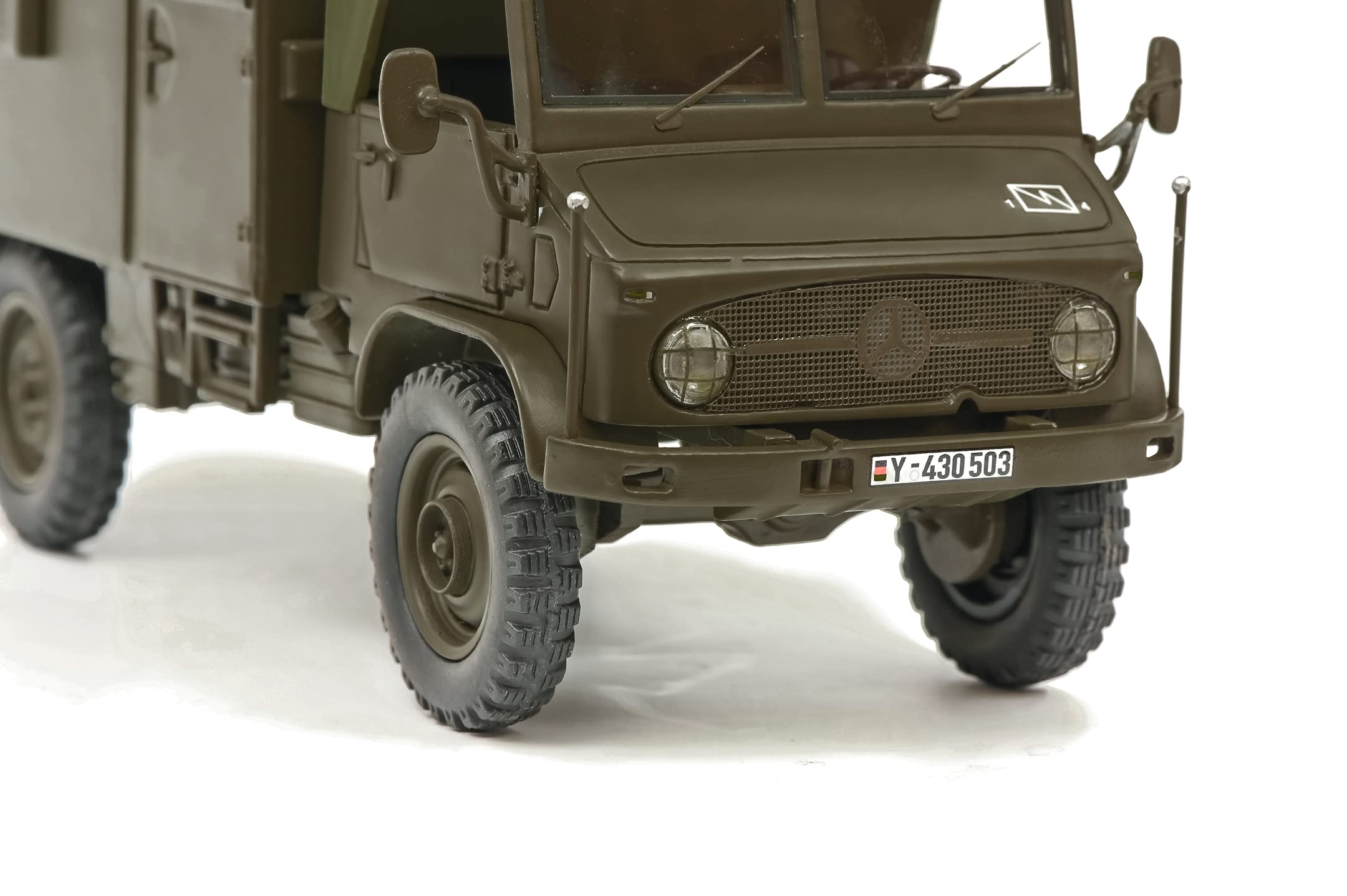 schuco-unimog-404-s-koffer-modellauto-1-35-oliv-limited-edition-500 image 6