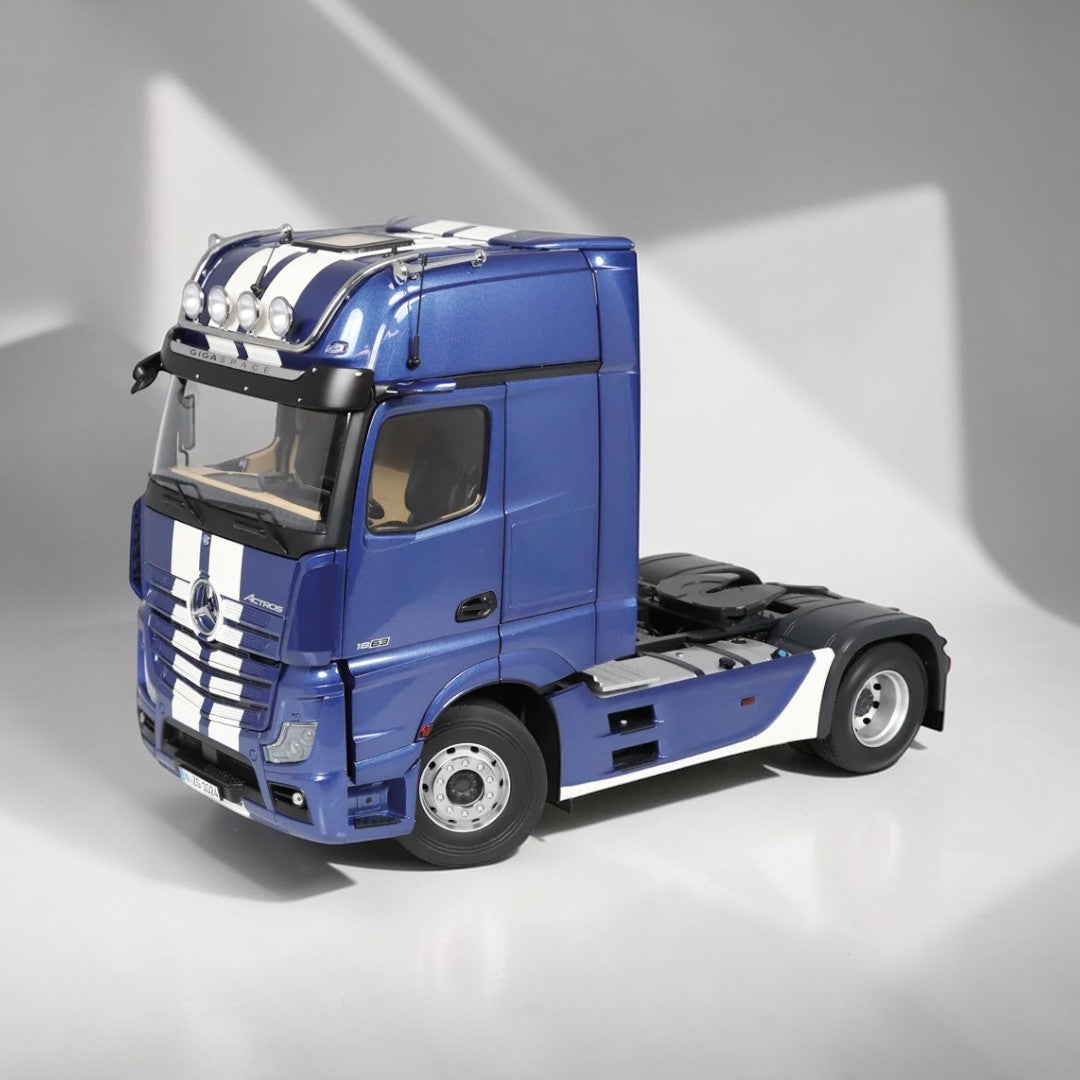 nzg-mercedes-actros-gigaspace-4x2-truck-1-18-blau image 1