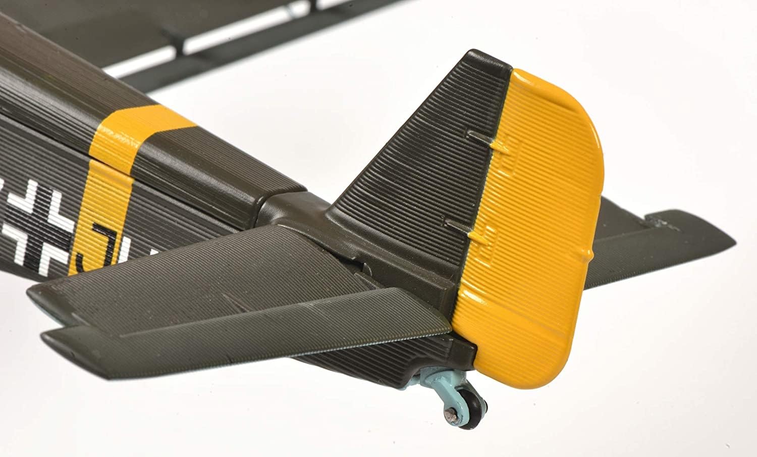schuco-edition-junkers-ju-52-3m-modellflugzeug-1-72-oliv image 6