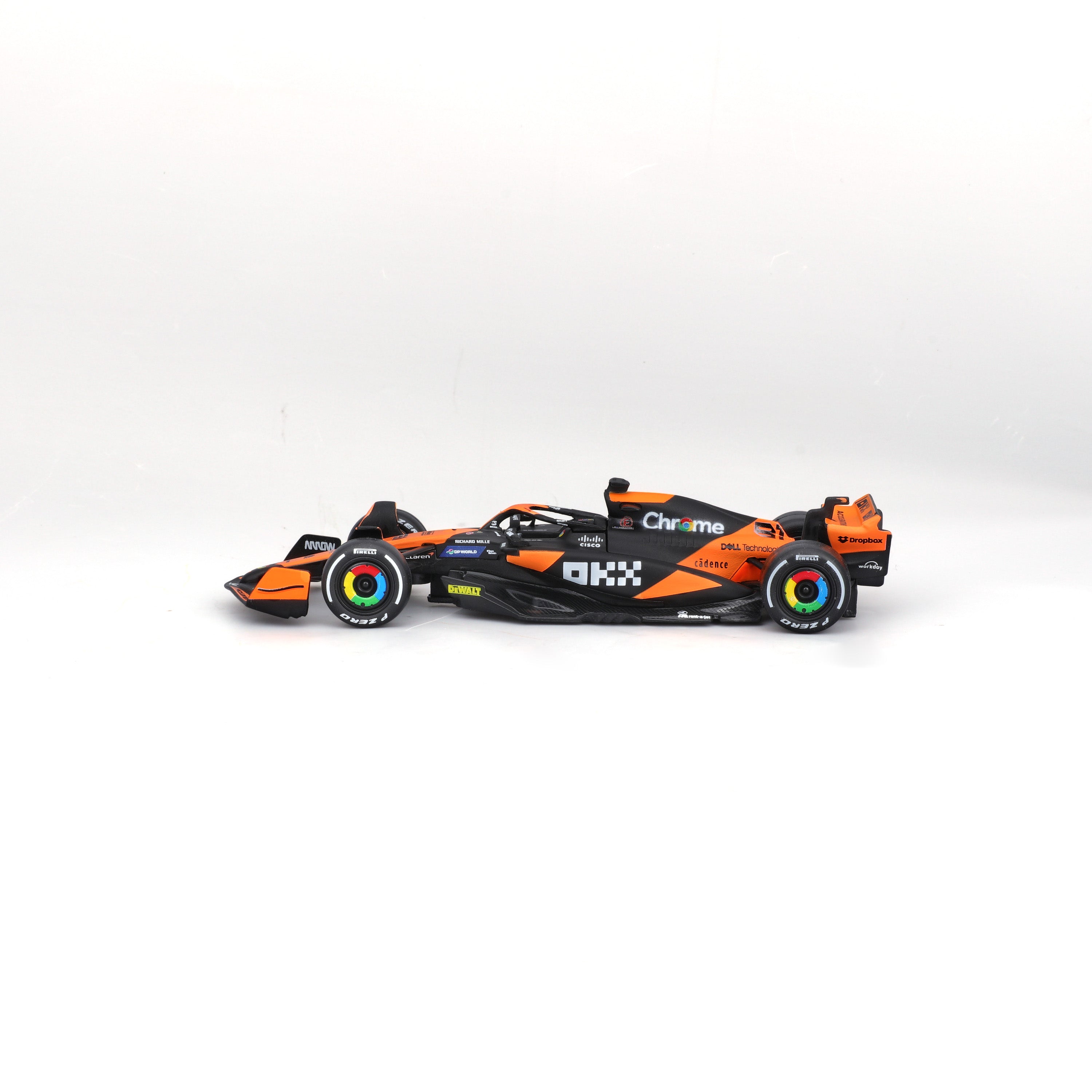 bburago-formula-1-mclaren-mcl38-81-modellauto-1-43-papaya image 3