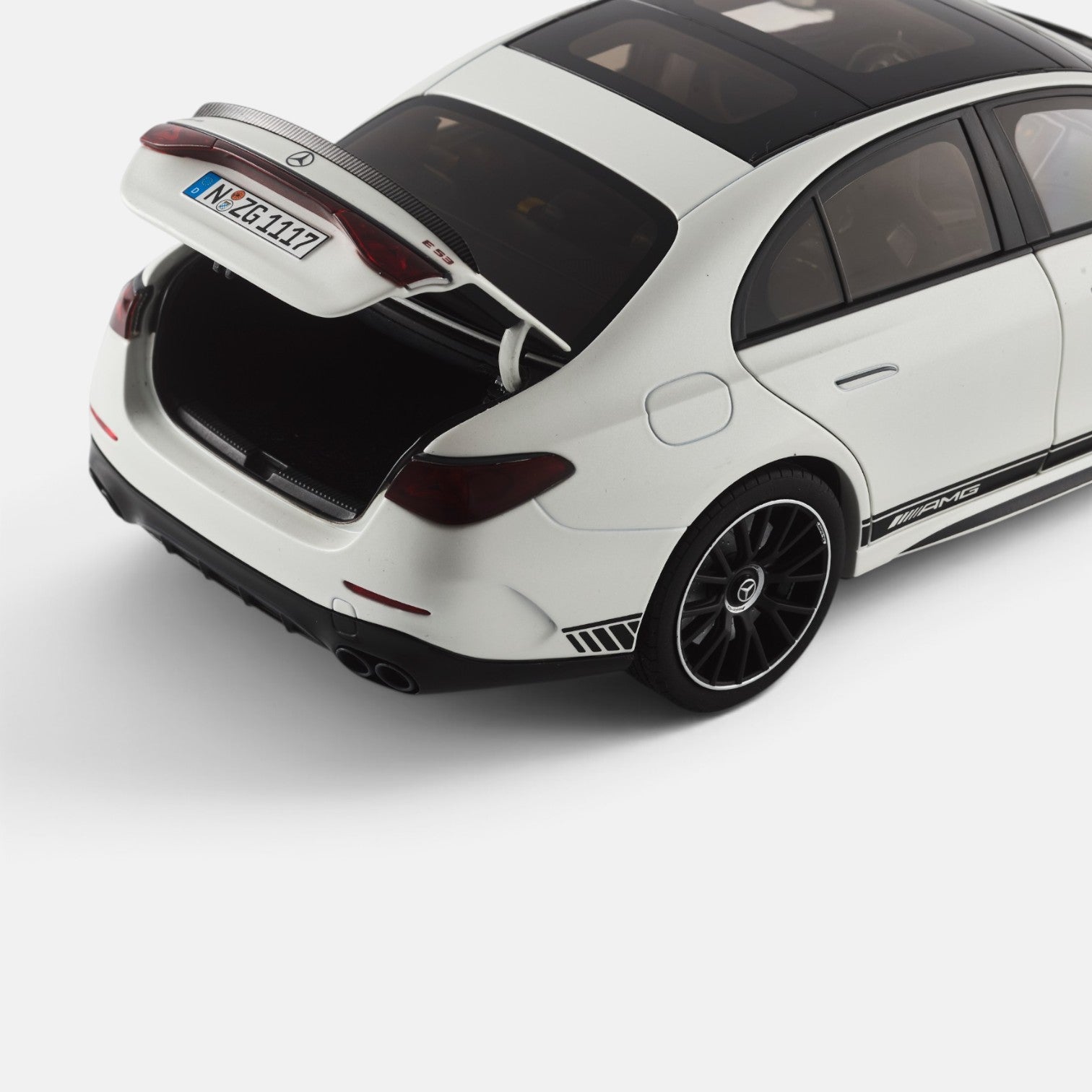 nzg-mercedes-amg-e-53-hybrid-modellauto-1-18-edition-one image 6