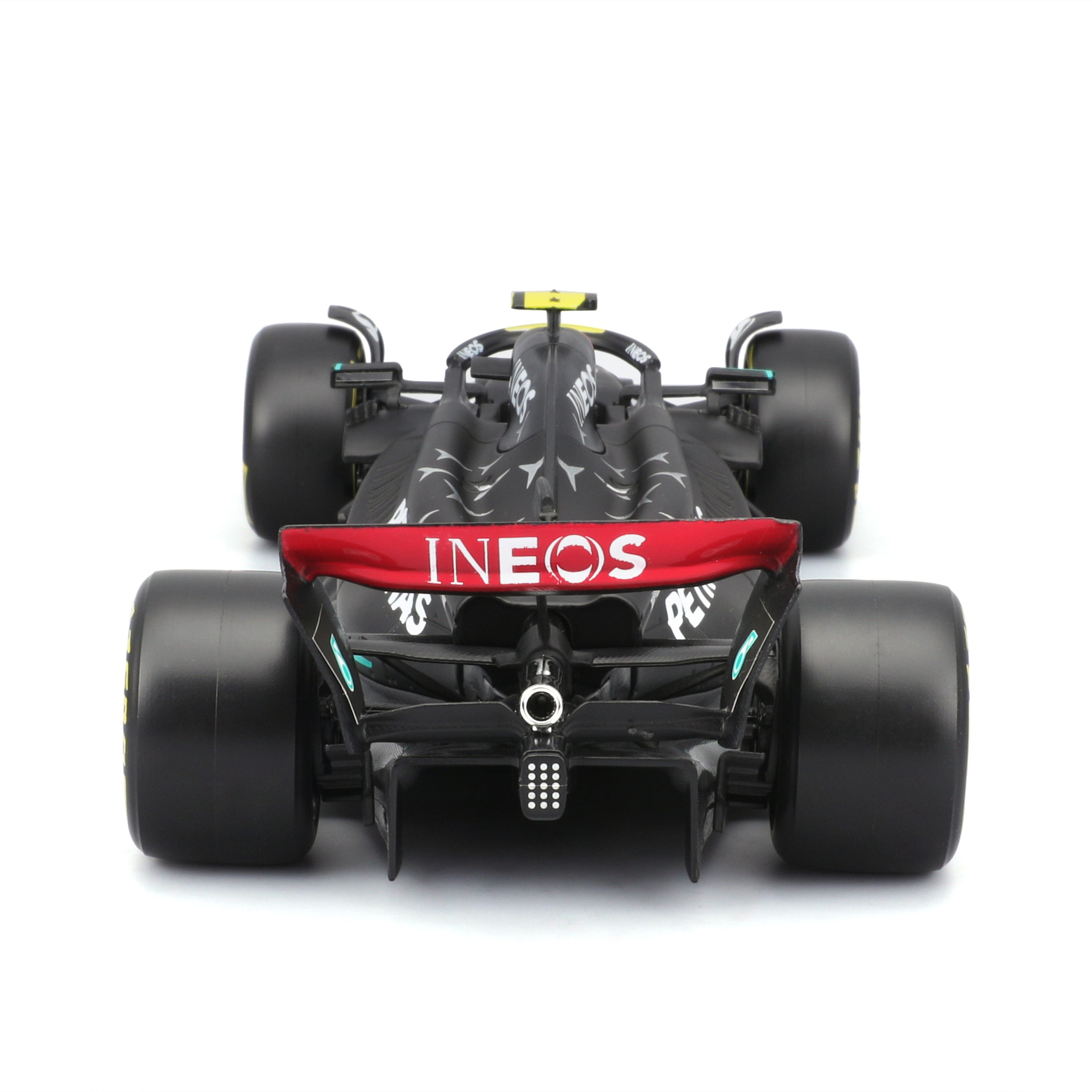 bburago-formula-1-mercedes-w14-44-modellauto-1-24-mit-fahrer image 8