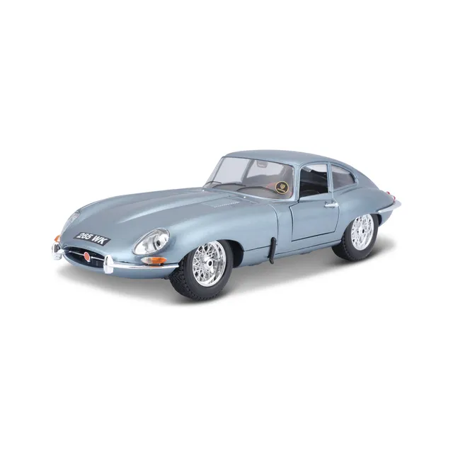 bburago-jaguar-e-type-coup-modellauto-1-18-hellblau-metallic image 1