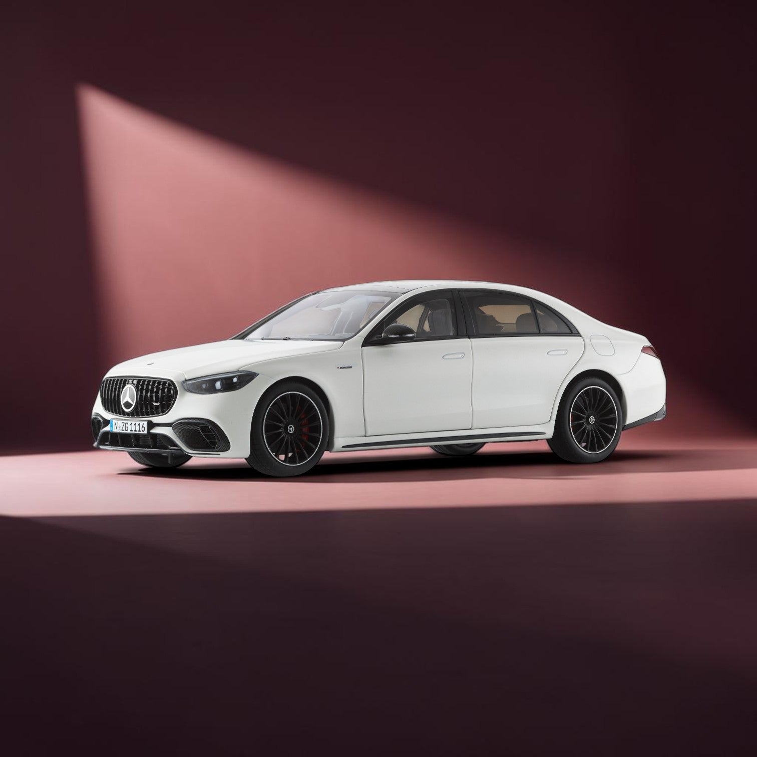 nzg-mercedes-amg-s-63-e-performance-modellauto-1-18-silber image 7
