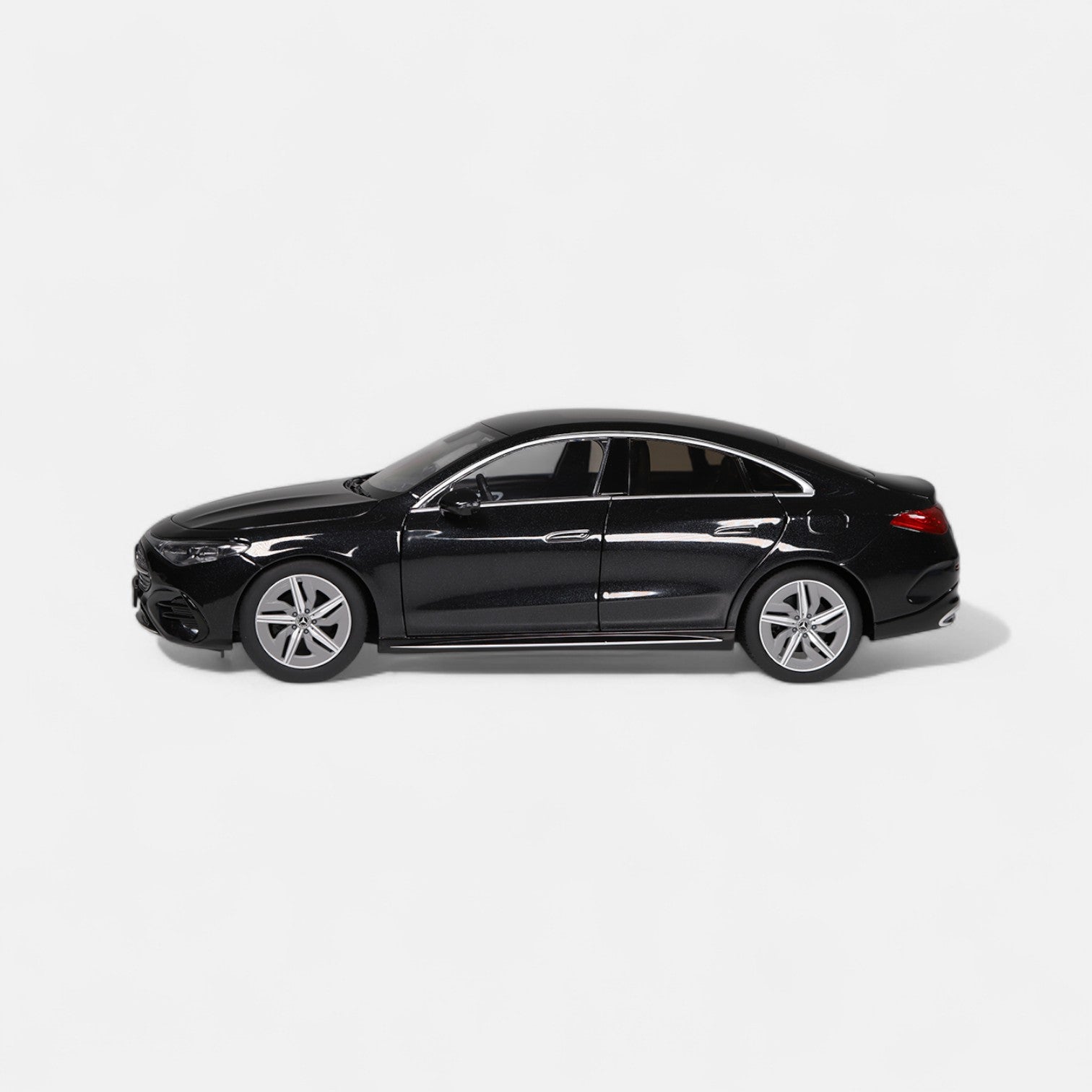 nzg-mercedes-benz-cla-coup-modellauto-polarwei-hybrid image 7