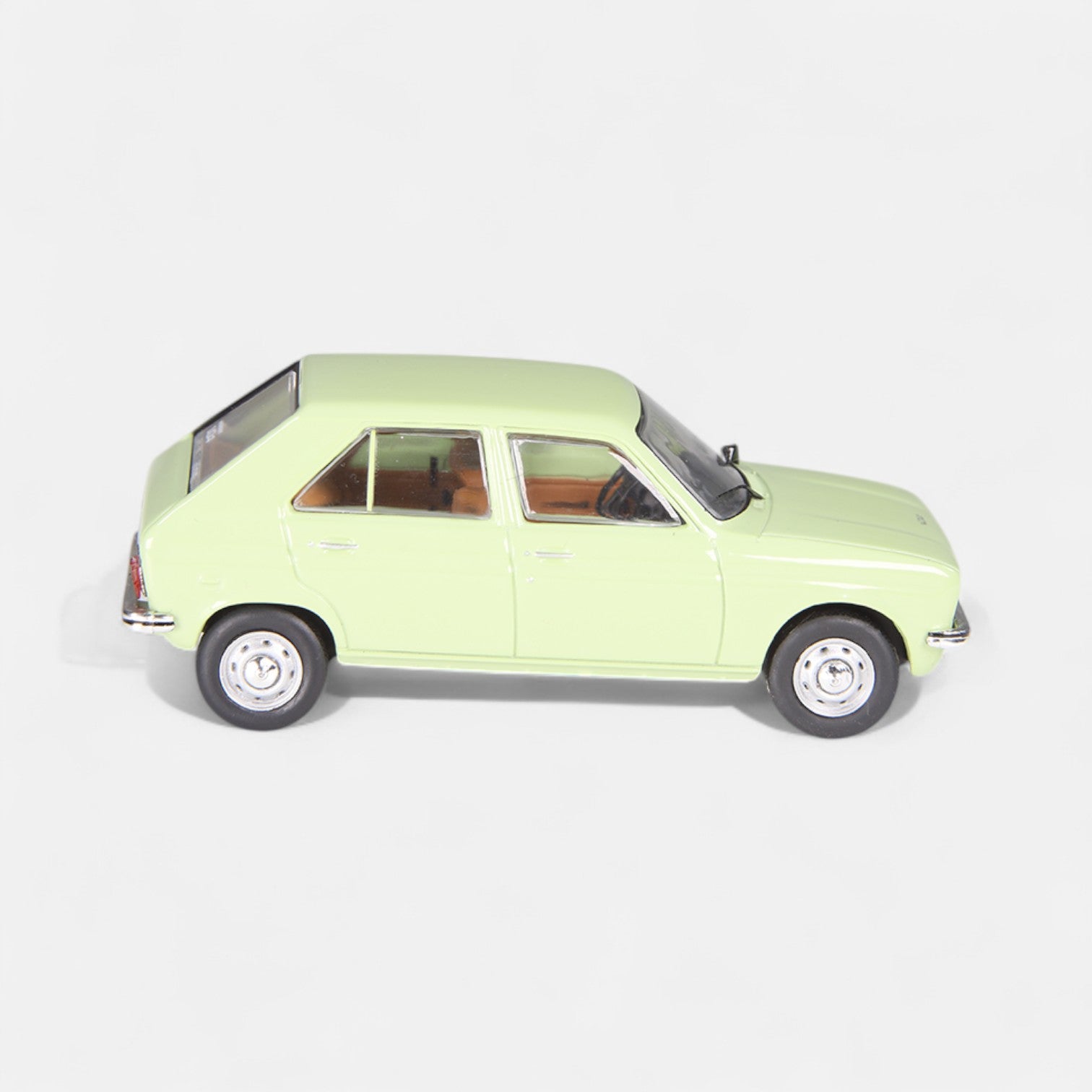 nzg-peugeot-104-1972-modellauto-1-43-pistaziengr-n-lim image 4