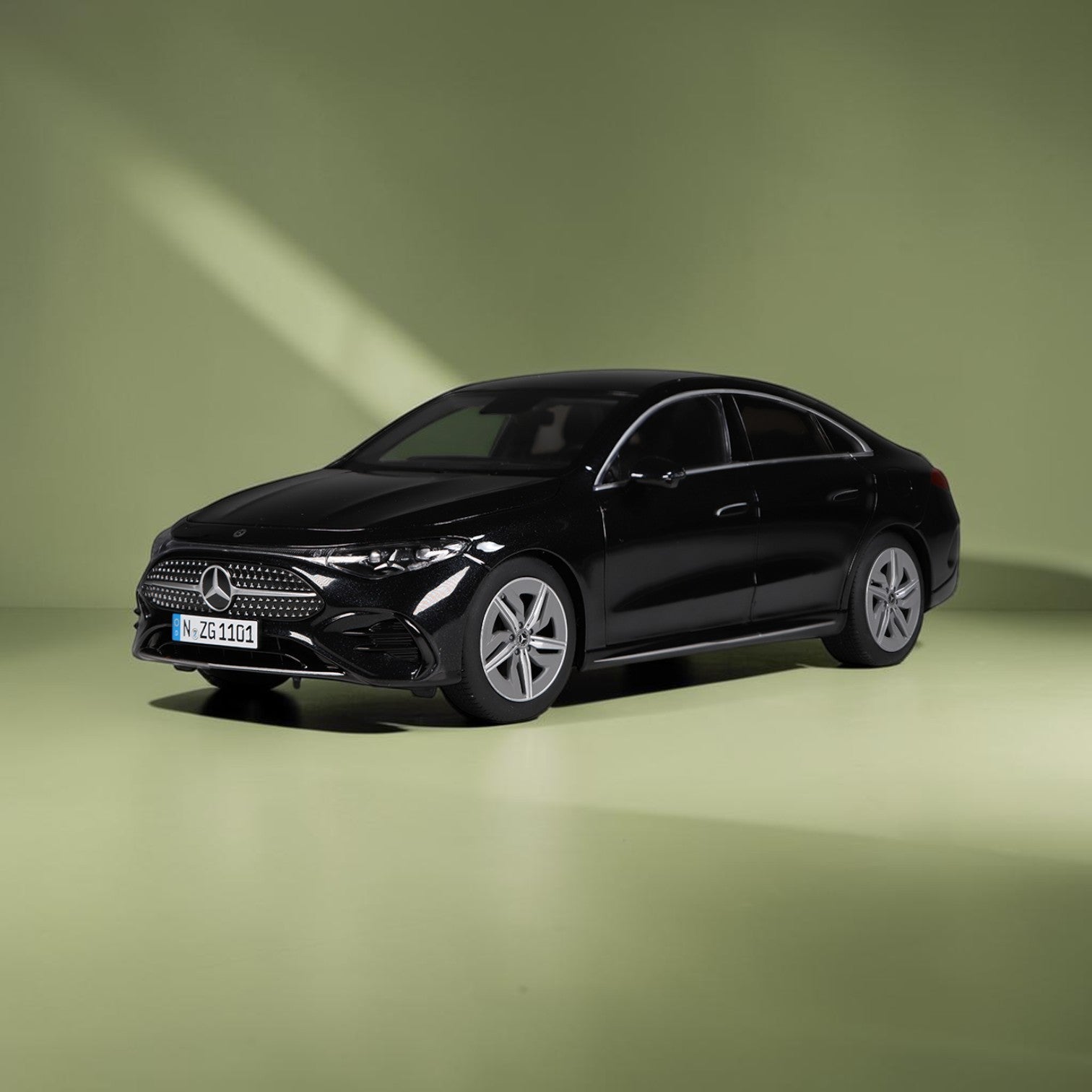 nzg-mercedes-benz-cla-coup-modellauto-polarwei-hybrid image 6