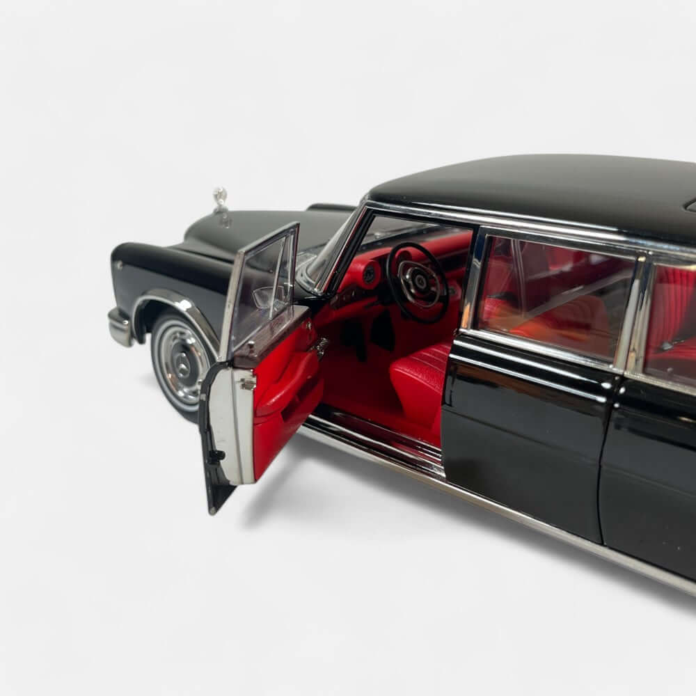mercedes-benz-600-pullman-modellauto-1-18-champagner-koffer image 7