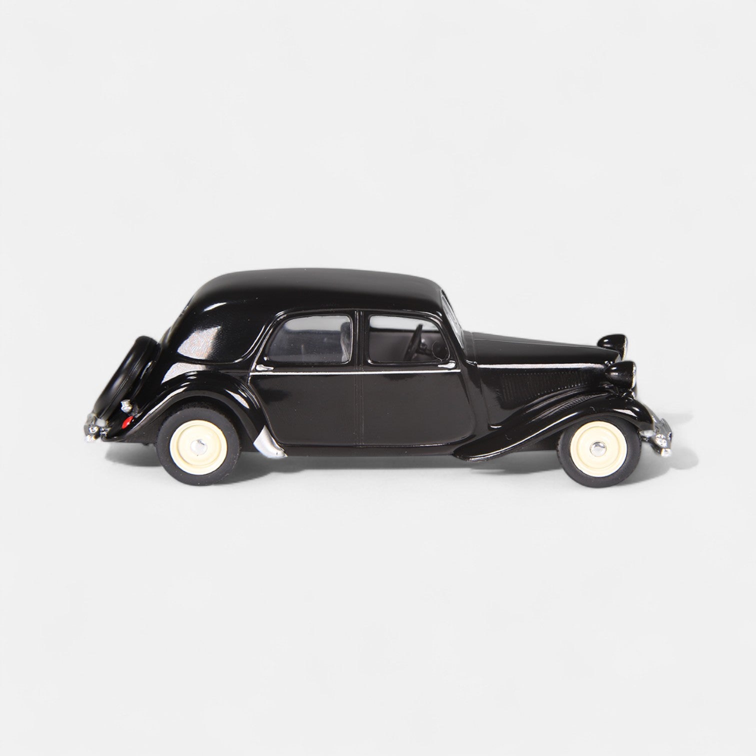 citro-n-traction-11cv-modellauto-1-43-schwarz-tdf-1955 image 3